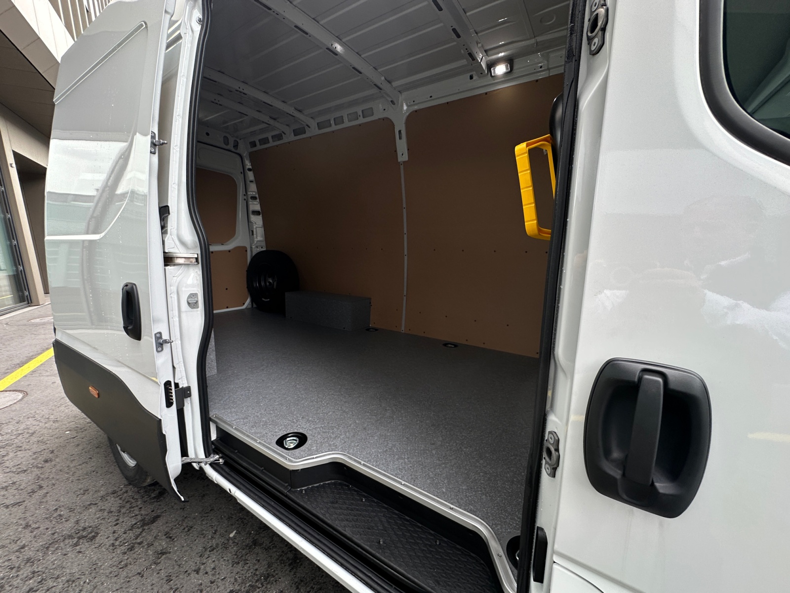 IVECO 35s18v eco-image-12
