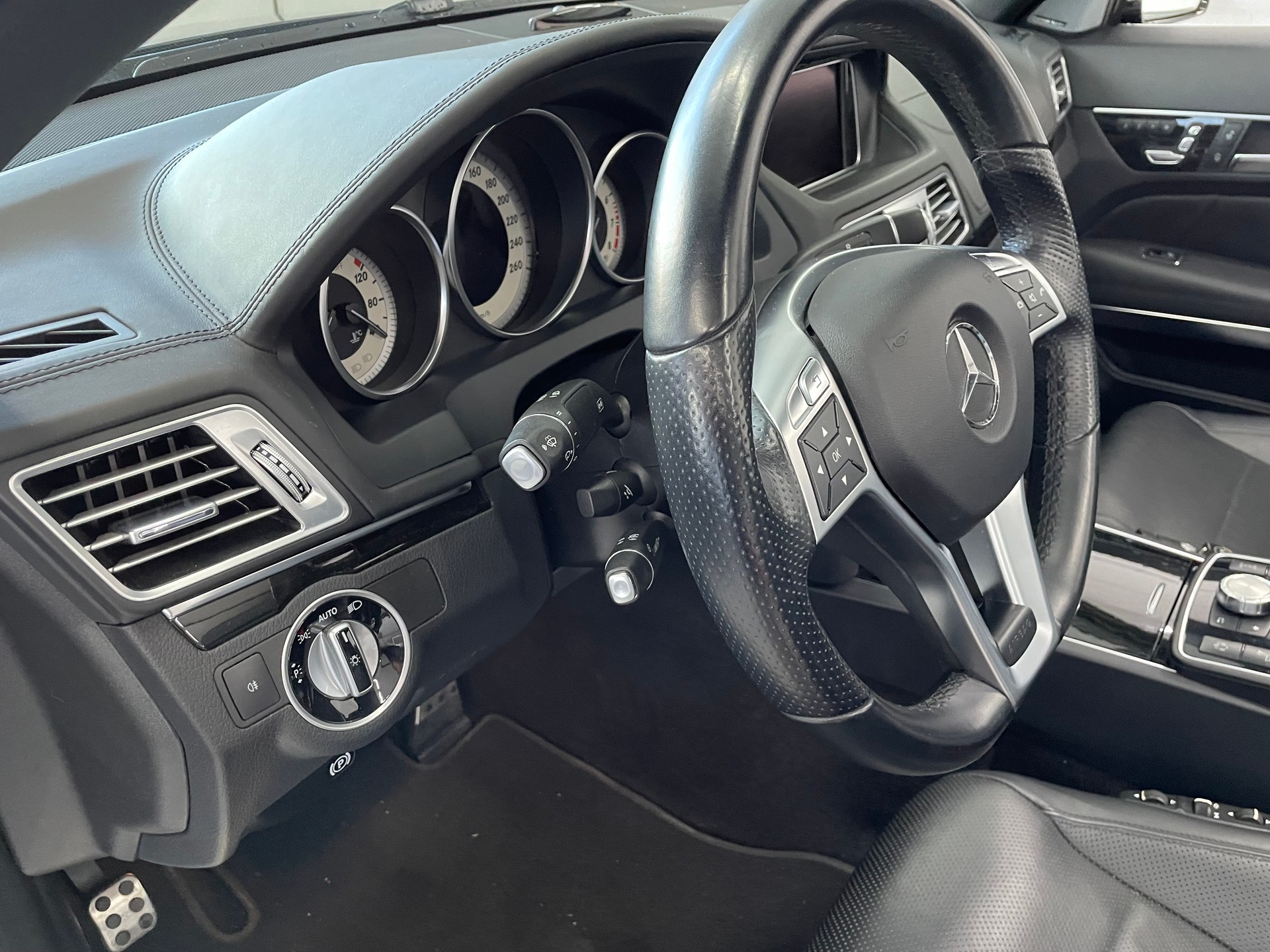 MERCEDES-BENZ E 500-image-12
