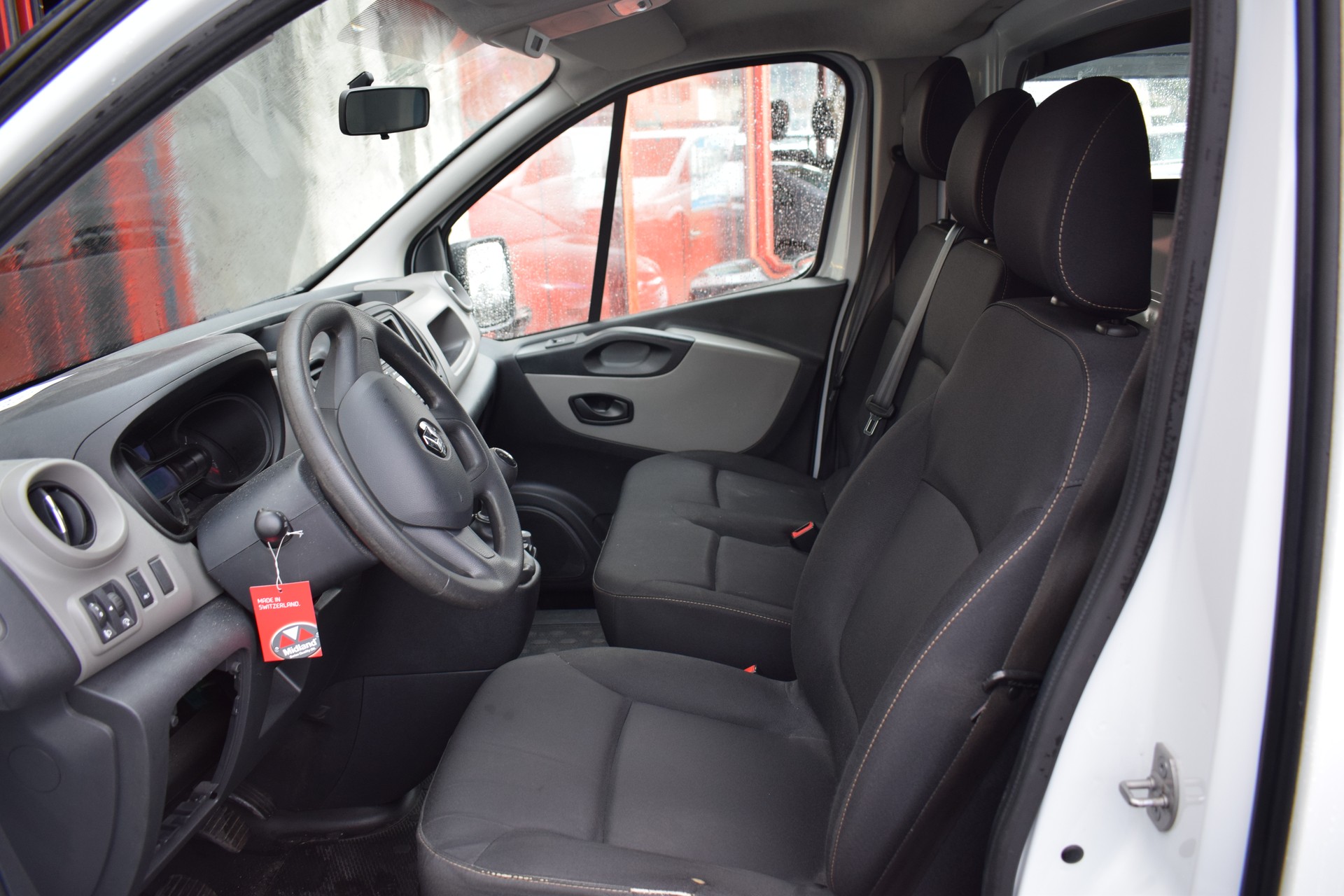 RENAULT Trafic 1.6 dCi 95 2.7t Access L1H1-image-4