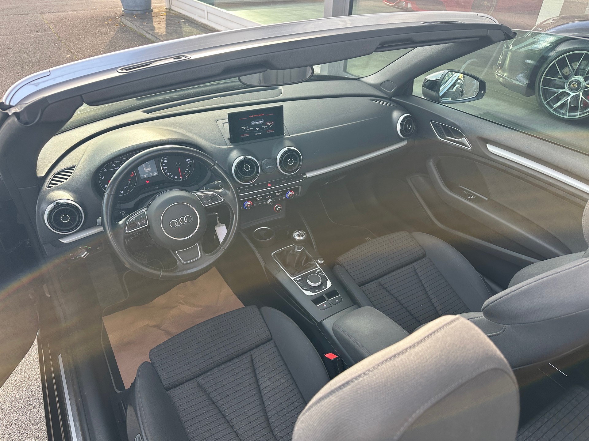 AUDI A3 Cabriolet 1.4 TFSI Ambition-image-9