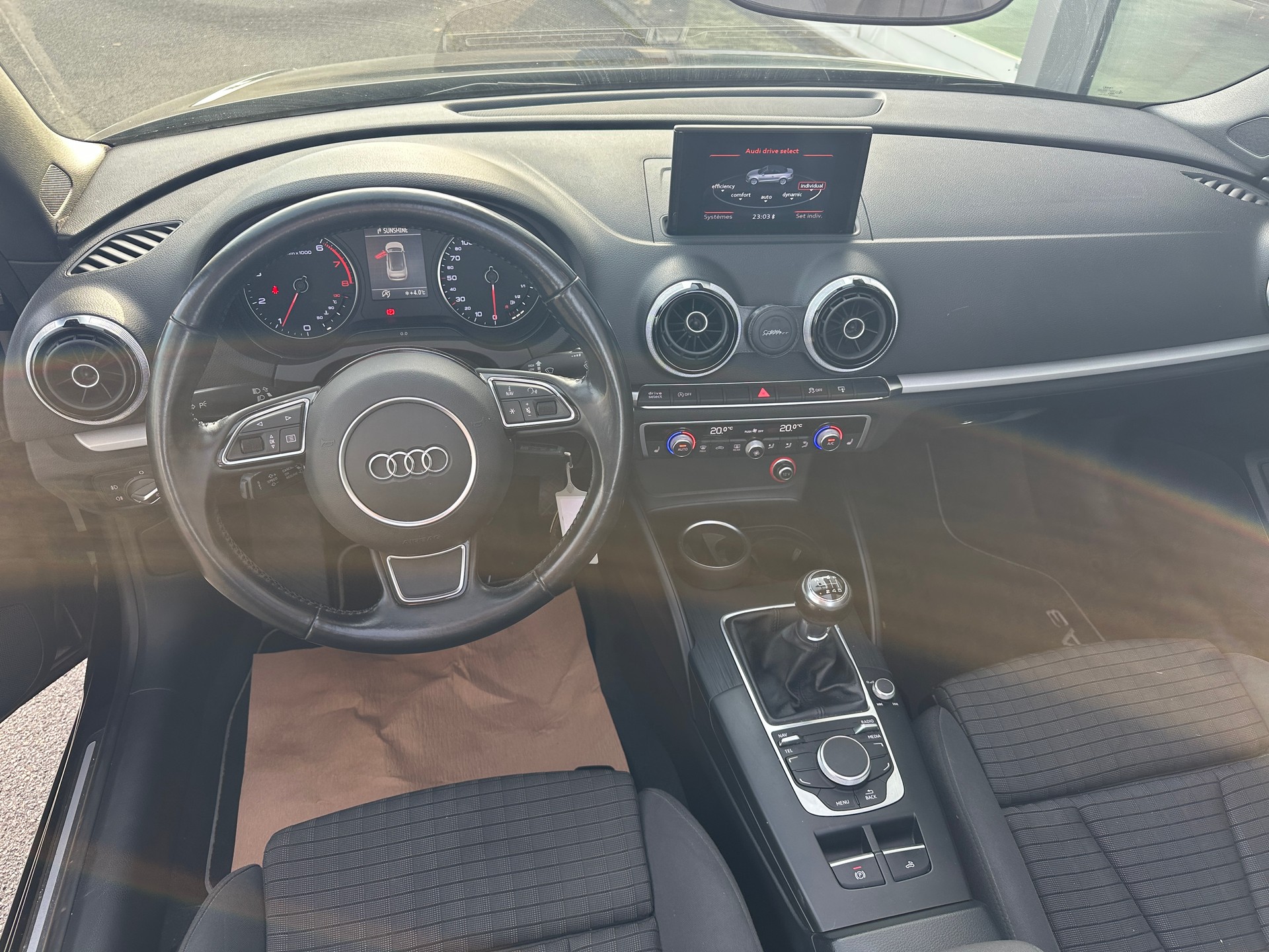 AUDI A3 Cabriolet 1.4 TFSI Ambition-image-10