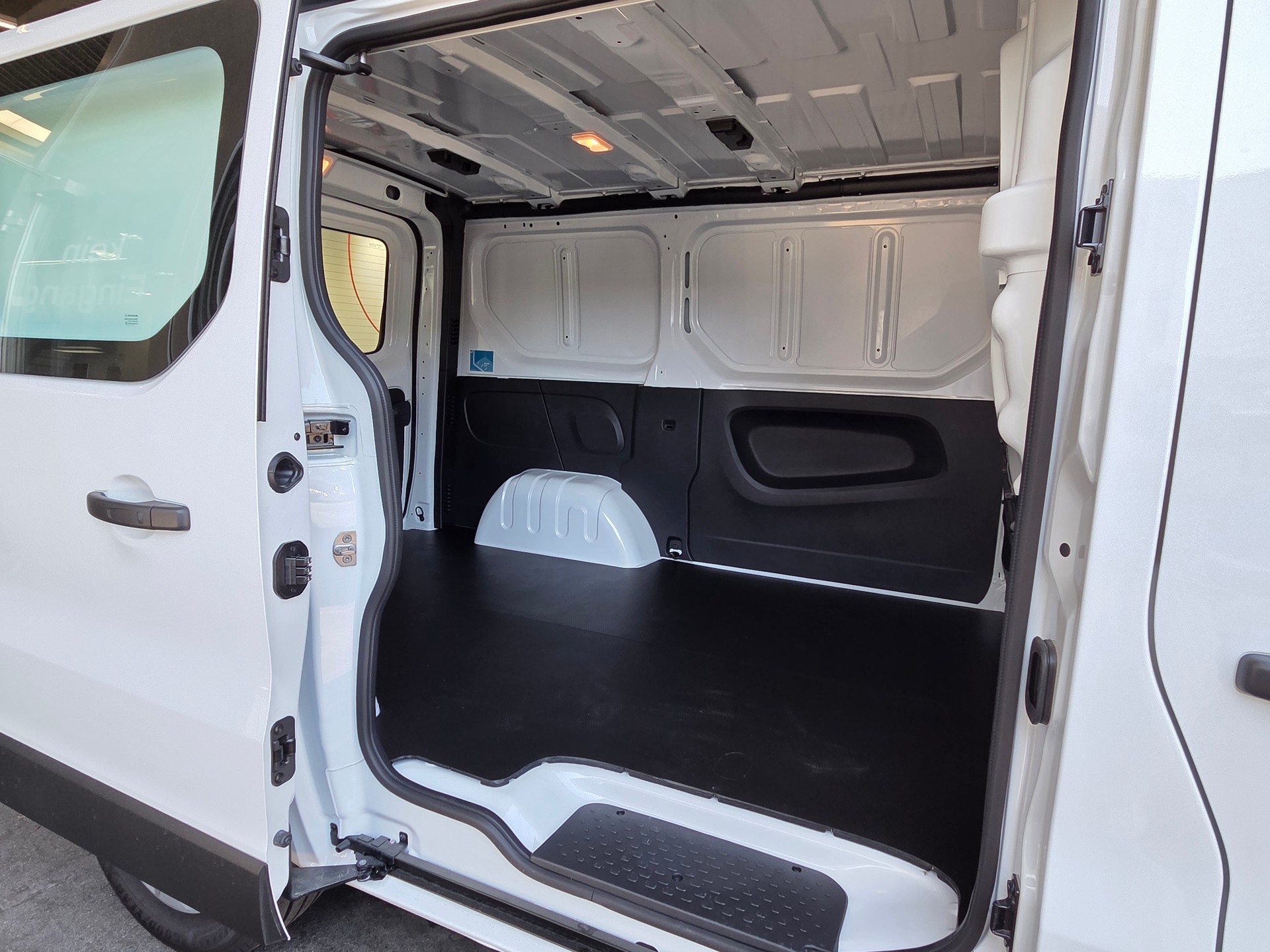 RENAULT Trafic Kaw. 3.0 t L1 H1 2.0 dCi Blue 150 Advance-image-13