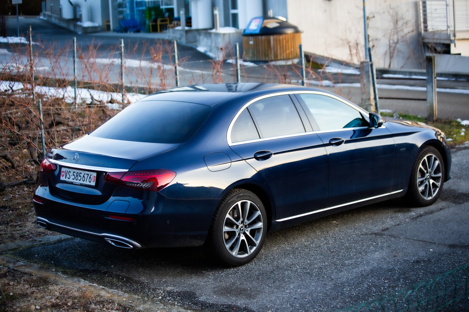 MERCEDES-BENZ E 300 e Exclusive 9G-Tronic-image-2