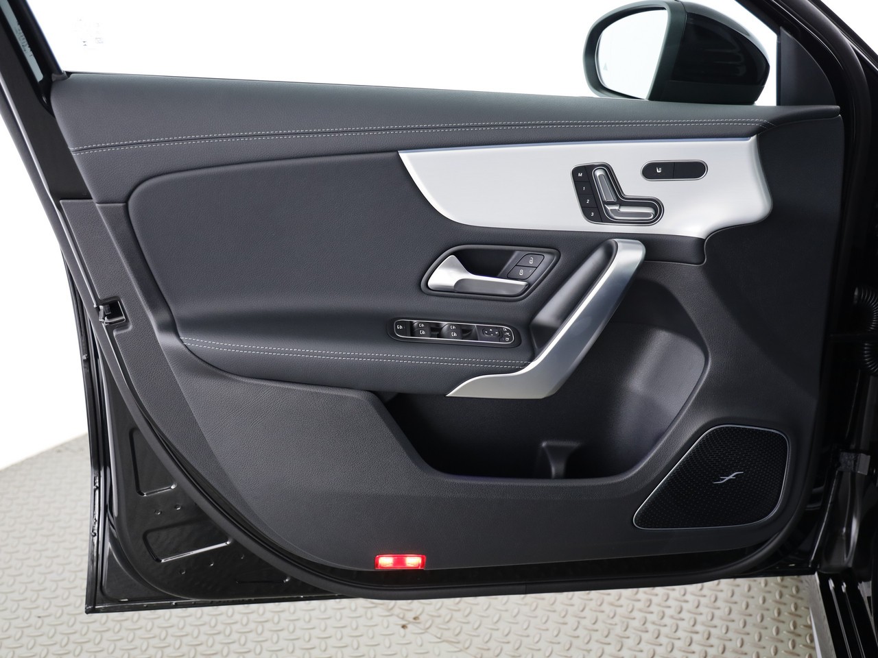 MERCEDES-BENZ A 250 4Matic 8G-DCT-image-11