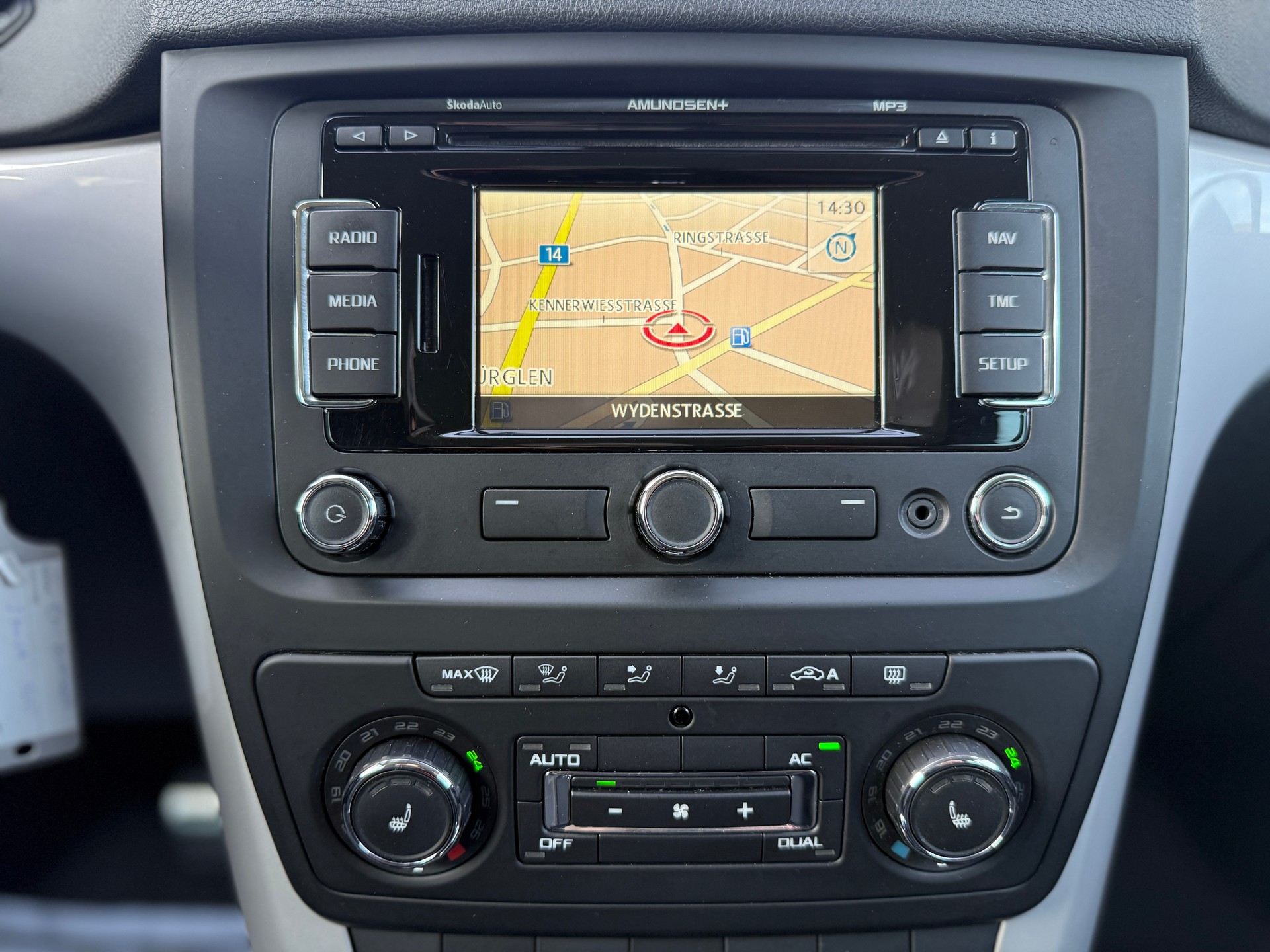 SKODA Yeti 2.0 TDI AllDrive 4x4 DSG-image-11