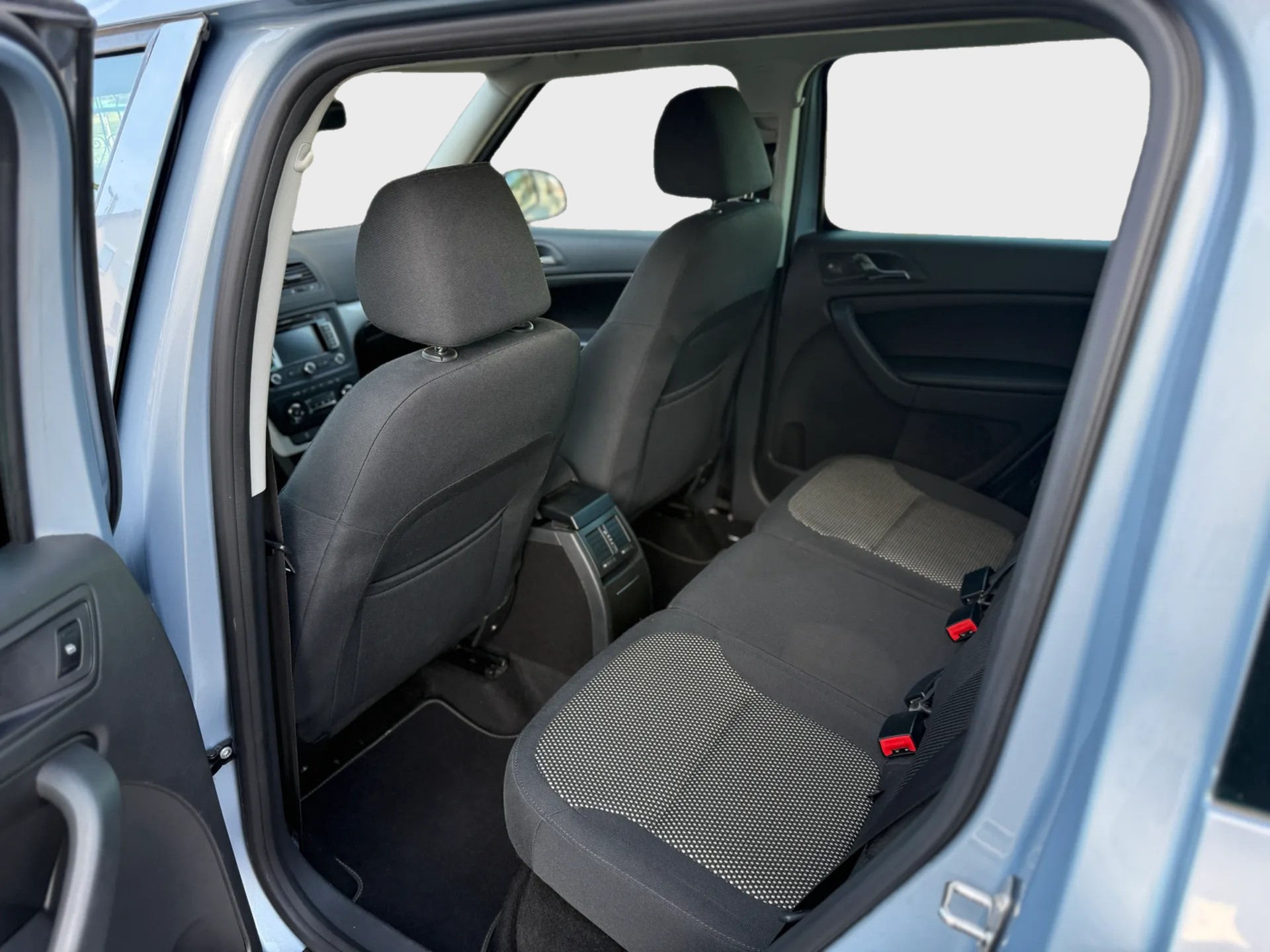 SKODA Yeti 2.0 TDI AllDrive 4x4 DSG-image-13