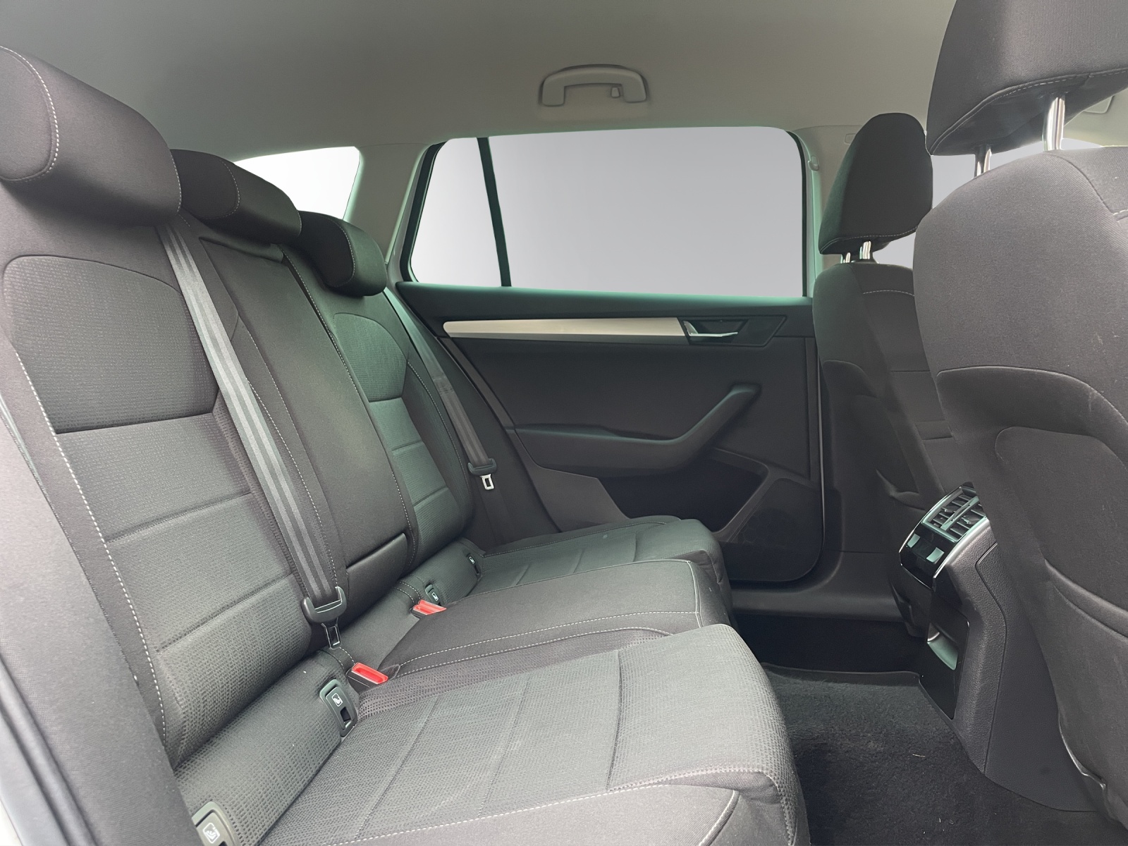 SKODA Superb Combi 1.4 TSI ACT AmbitionDSG-image-12