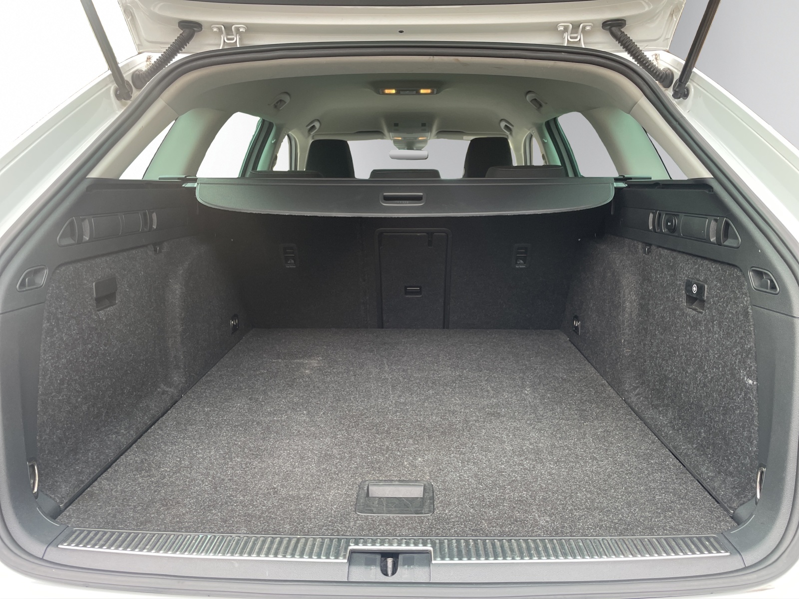 SKODA Superb Combi 1.4 TSI ACT AmbitionDSG-image-17