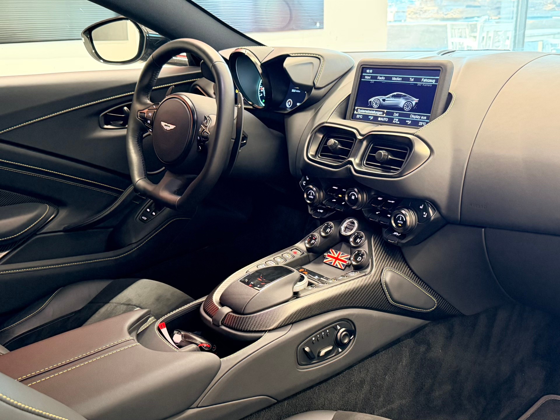ASTON MARTIN V8 Vantage 4.0 Coupé-image-19