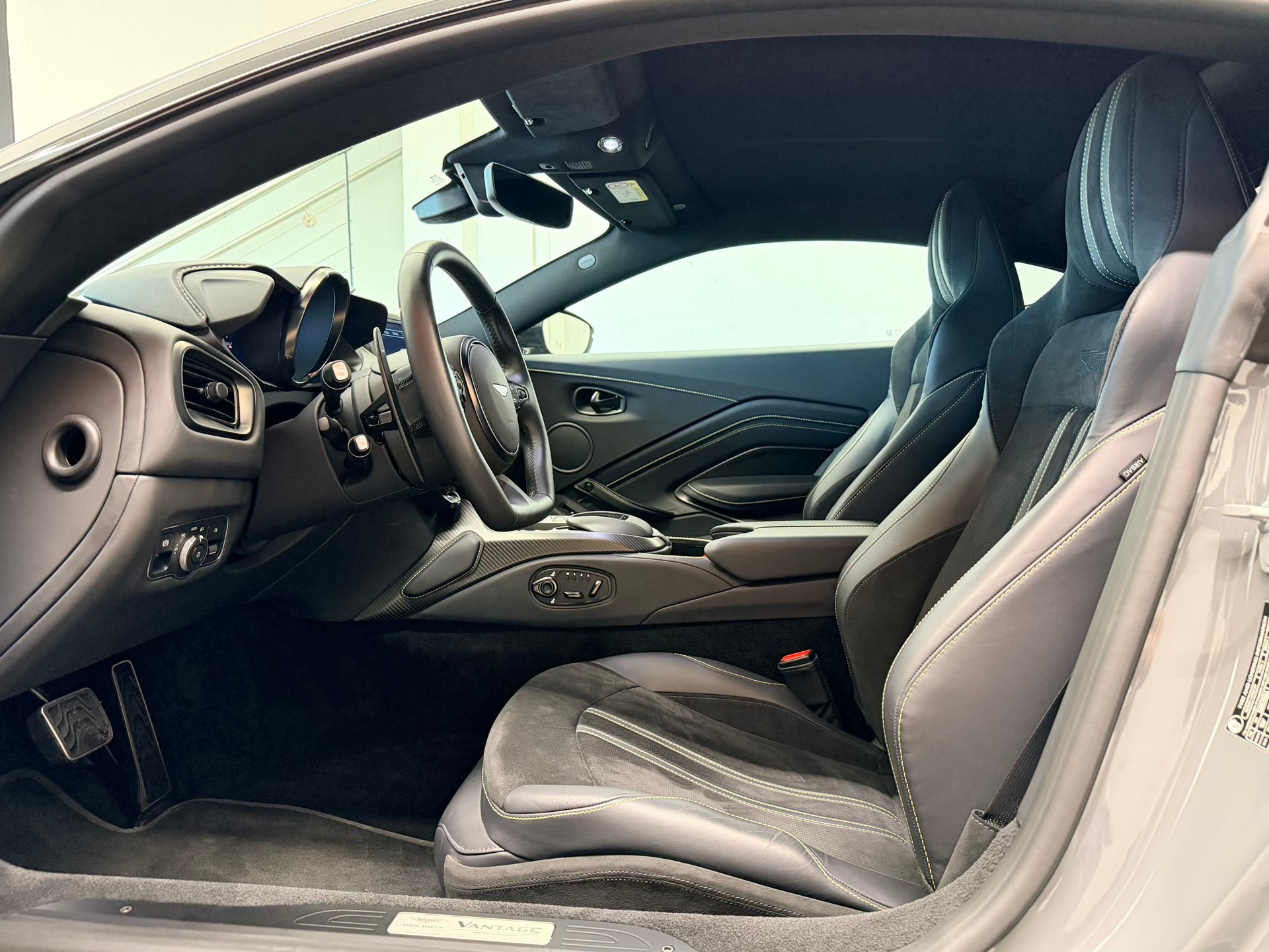 ASTON MARTIN V8 Vantage 4.0 Coupé-image-16