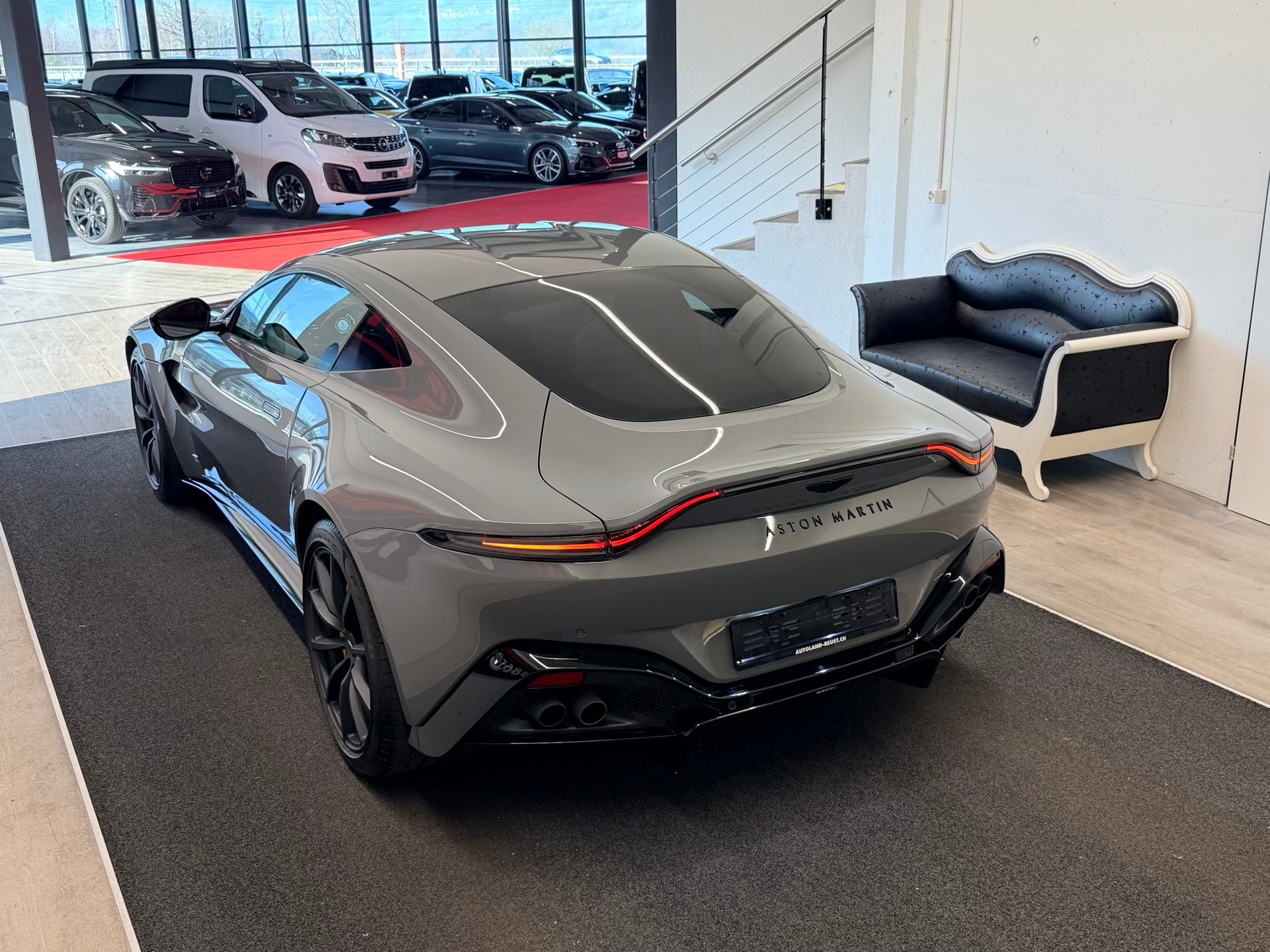 ASTON MARTIN V8 Vantage 4.0 Coupé-image-11