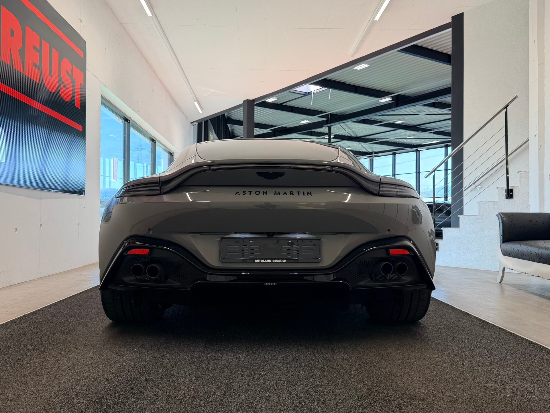 ASTON MARTIN V8 Vantage 4.0 Coupé-image-9