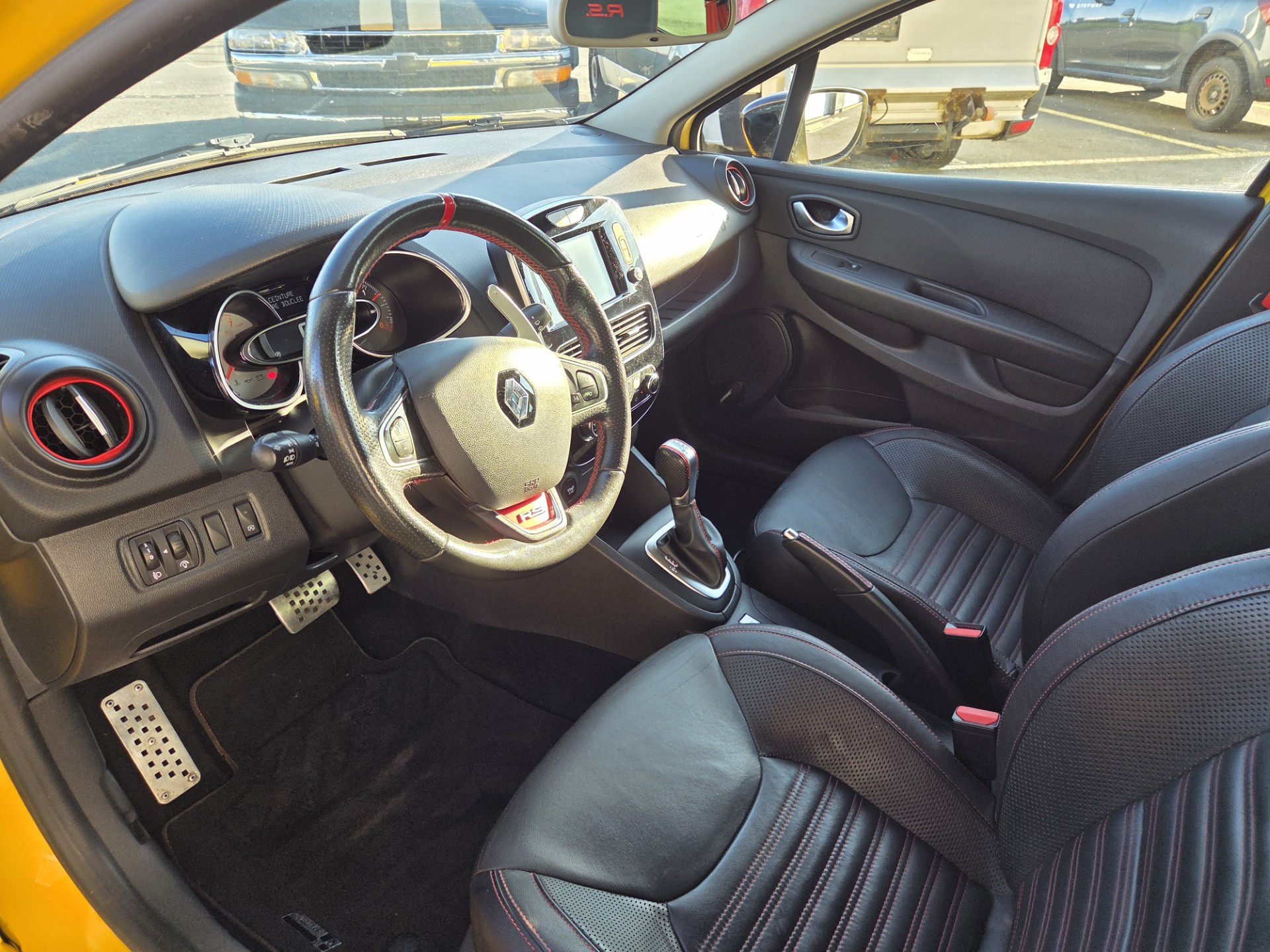 RENAULT Clio 1.6 T RS 220 Trophy EDC-image-11