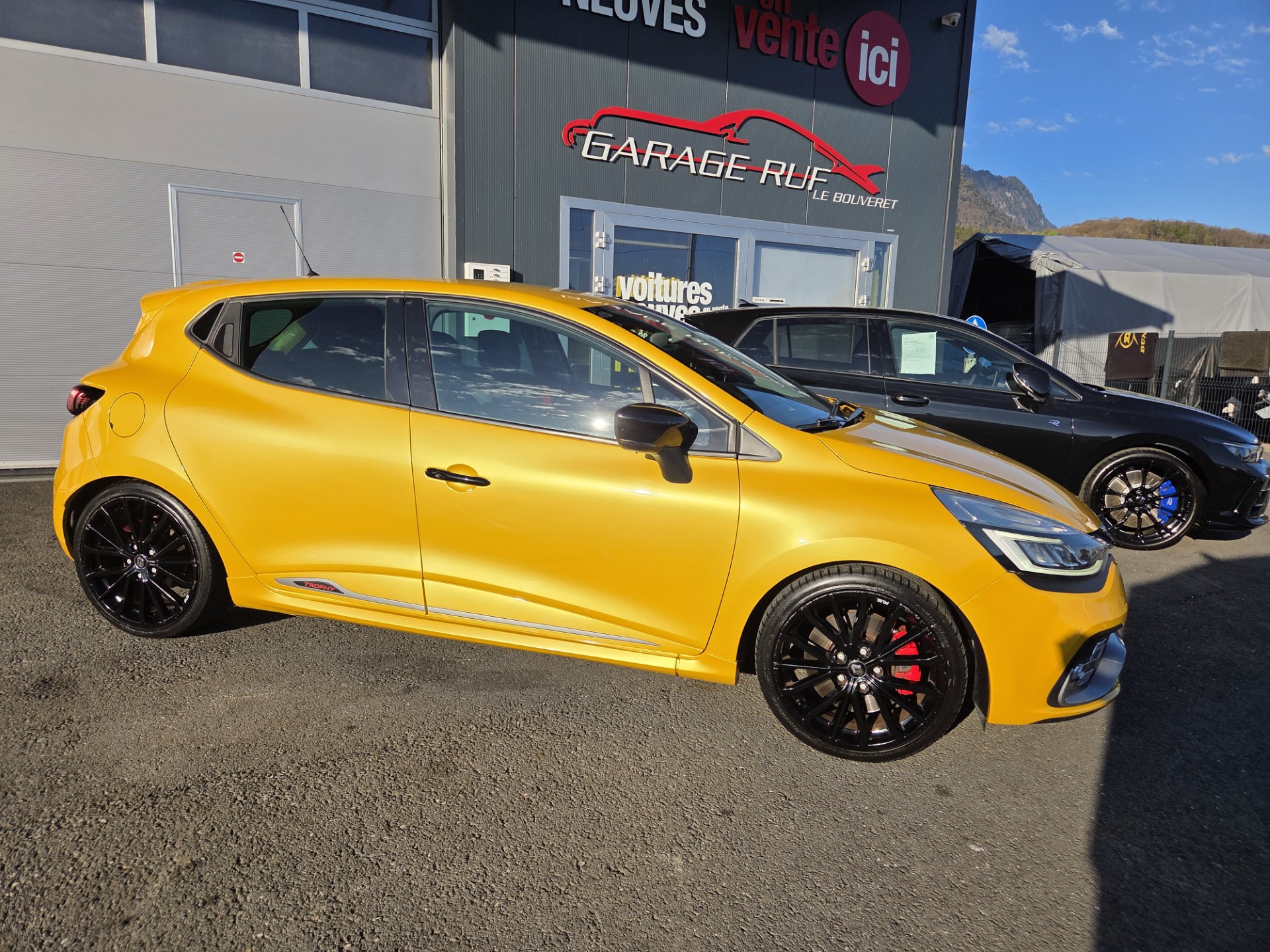 RENAULT Clio 1.6 T RS 220 Trophy EDC-image-5