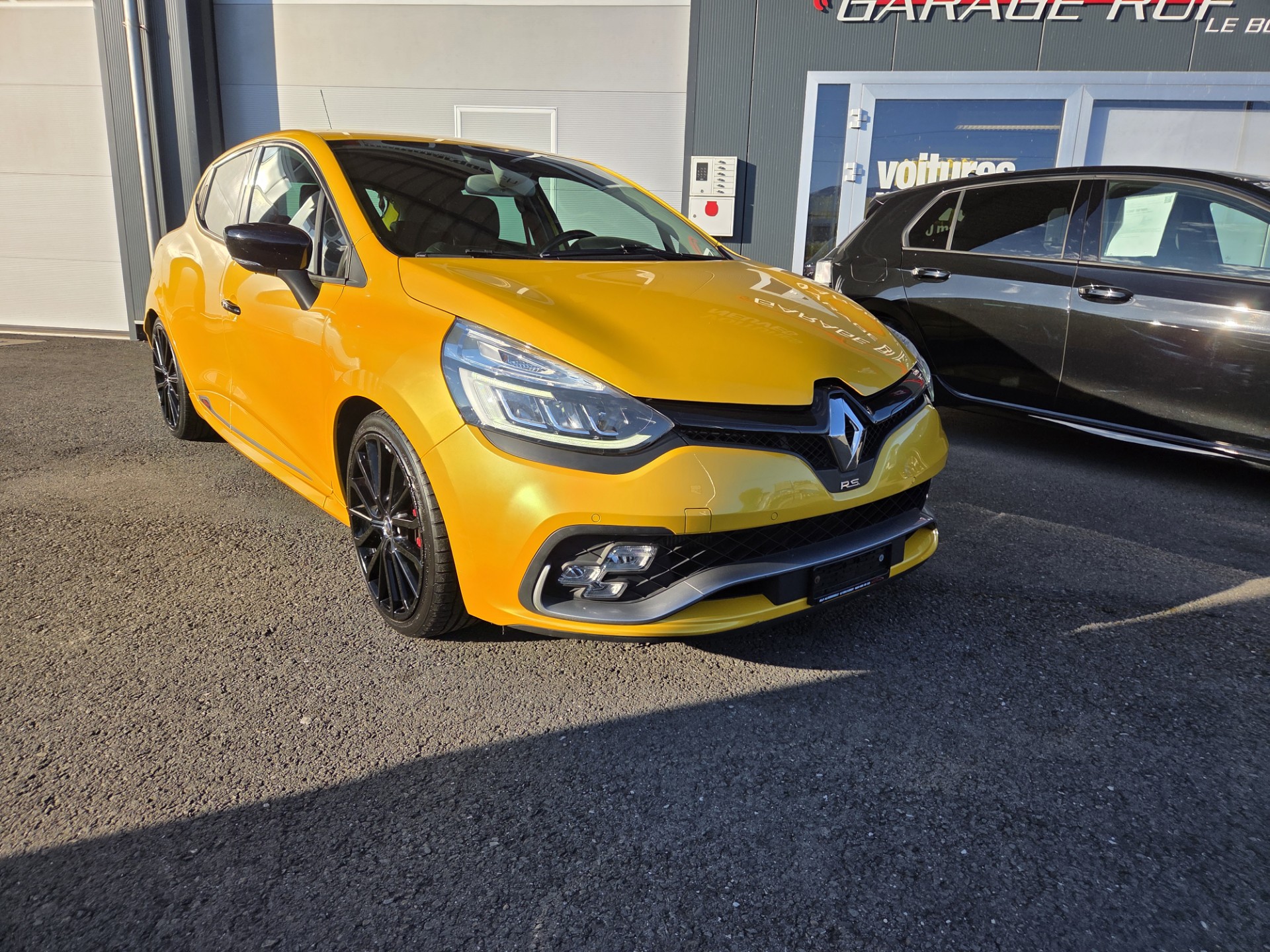 RENAULT Clio 1.6 T RS 220 Trophy EDC-showroom-element-1