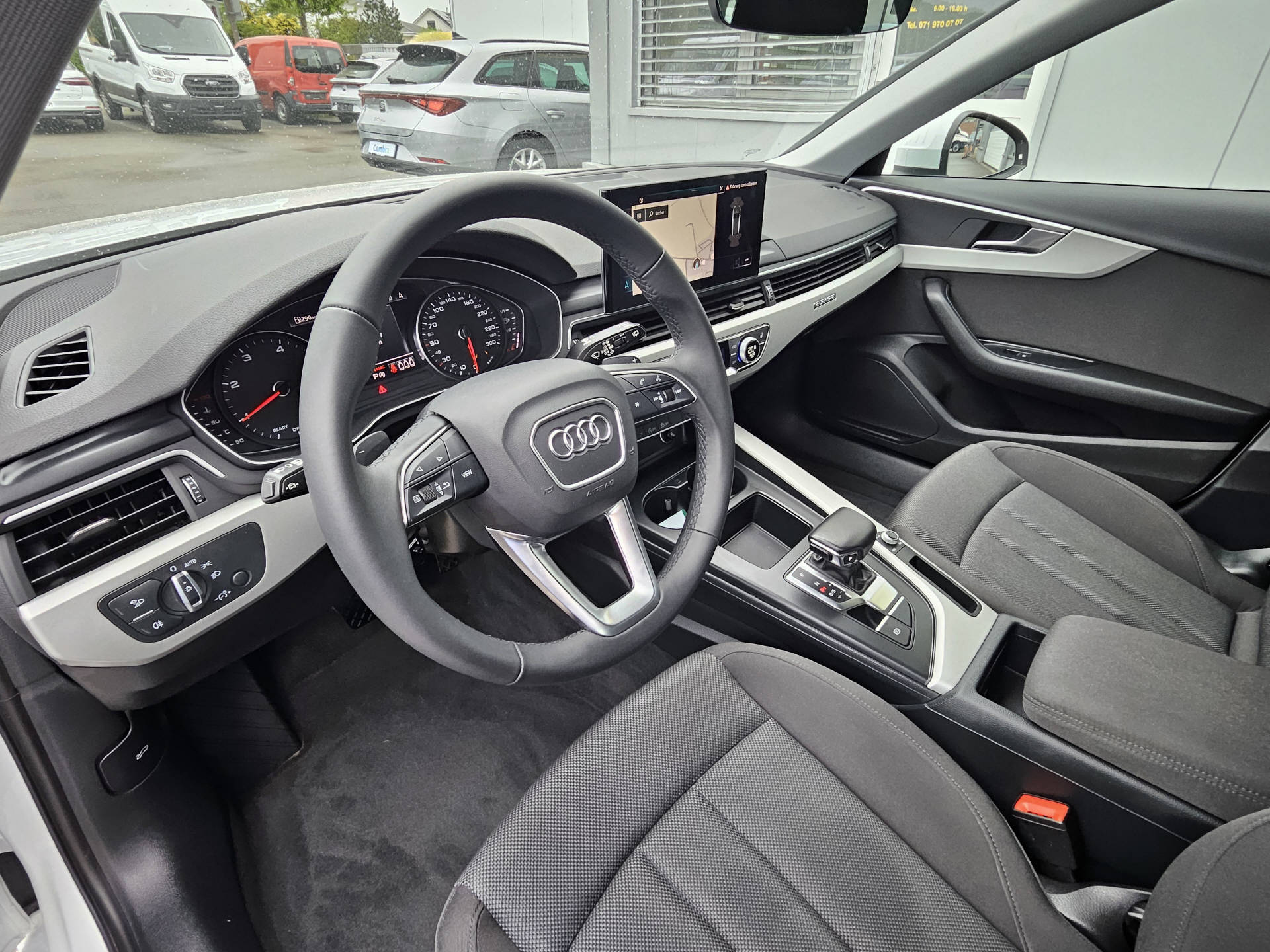 AUDI A4 Avant 2.0 40 TDI Attraction quattro S-Tronic * 8- fach bereift * CH-Fahrzeug *-image-9