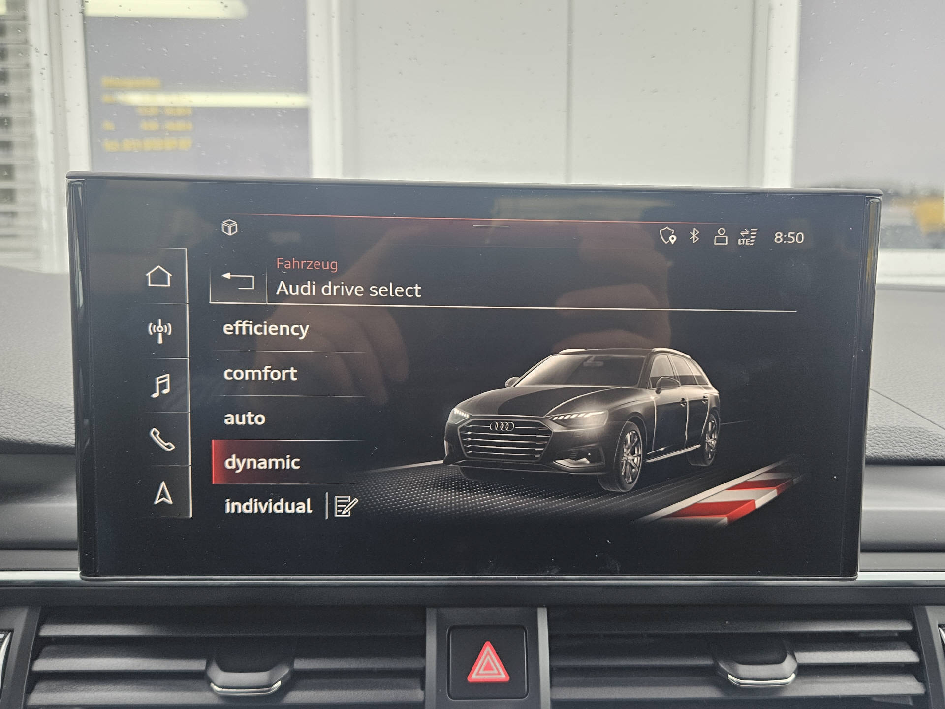 AUDI A4 Avant 2.0 40 TDI Attraction quattro S-Tronic * 8- fach bereift * CH-Fahrzeug *-image-26