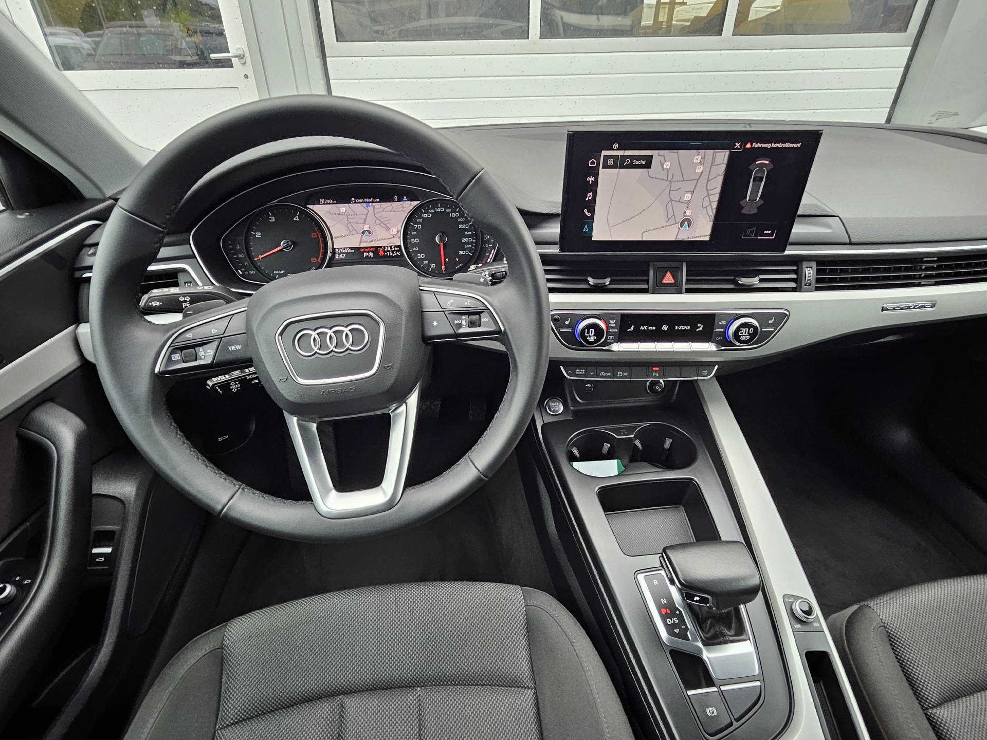 AUDI A4 Avant 2.0 40 TDI Attraction quattro S-Tronic * 8- fach bereift * CH-Fahrzeug *-image-11