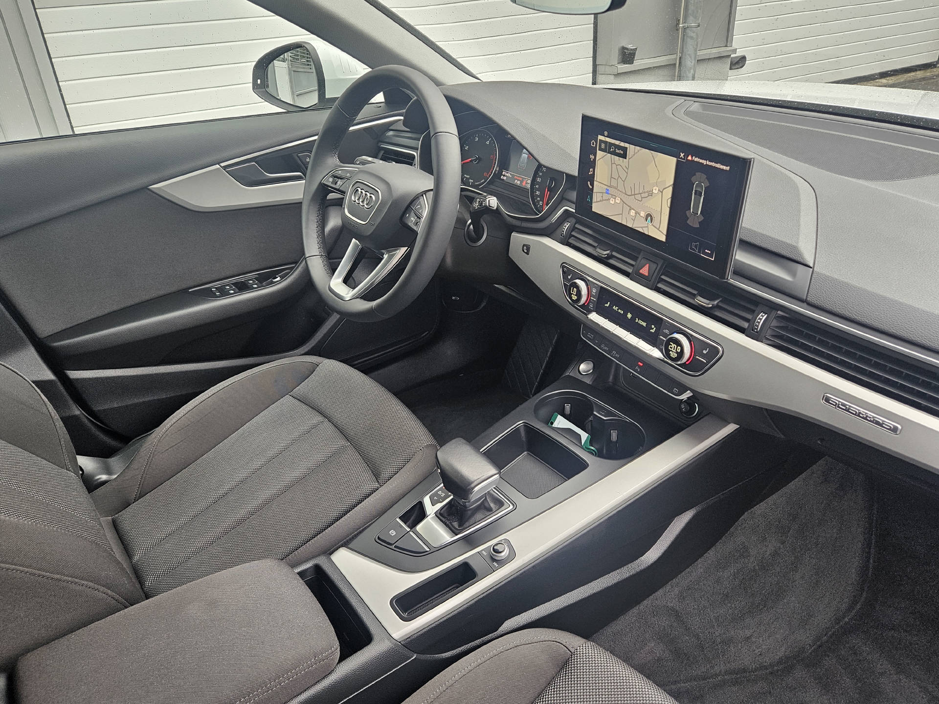 AUDI A4 Avant 2.0 40 TDI Attraction quattro S-Tronic * 8- fach bereift * CH-Fahrzeug *-image-23