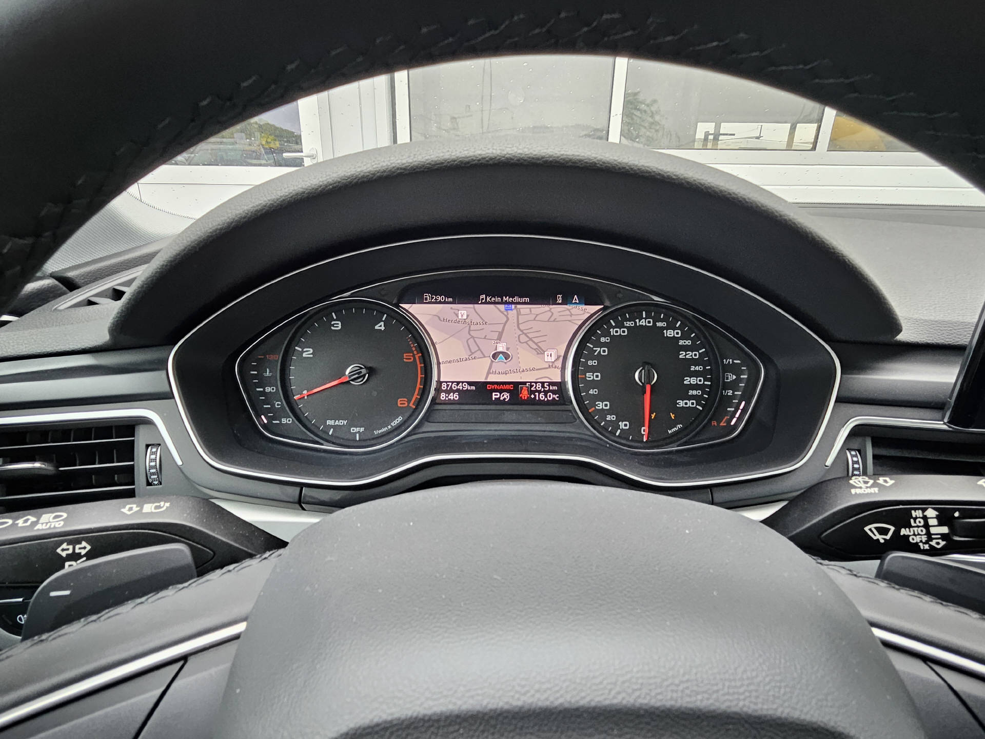 AUDI A4 Avant 2.0 40 TDI Attraction quattro S-Tronic * 8- fach bereift * CH-Fahrzeug *-image-12