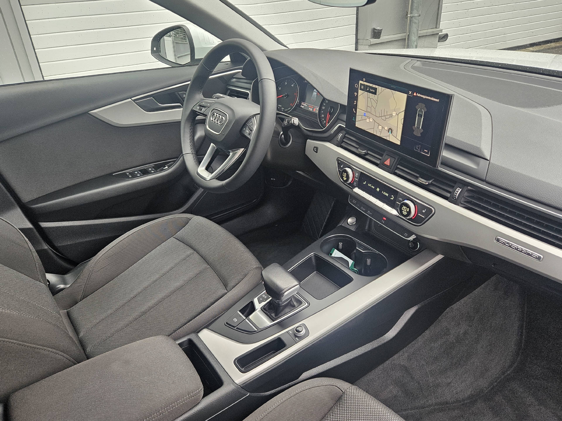 AUDI A4 Avant 2.0 40 TDI Attraction quattro S-Tronic * 8- fach bereift * CH-Fahrzeug *-image-22