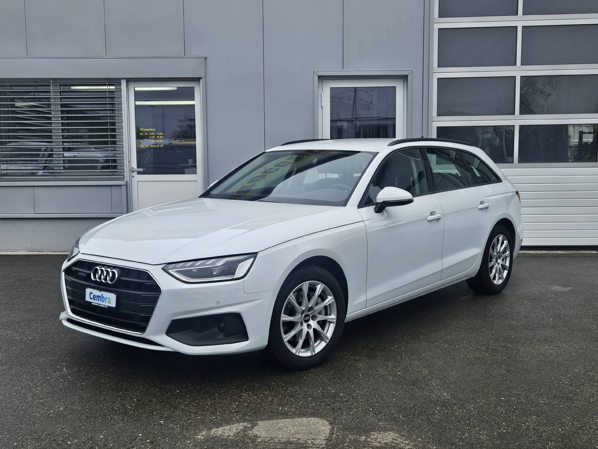 AUDI A4 Avant 2.0 40 TDI Attraction quattro S-Tronic * 8- fach bereift * CH-Fahrzeug *-showroom-element-1