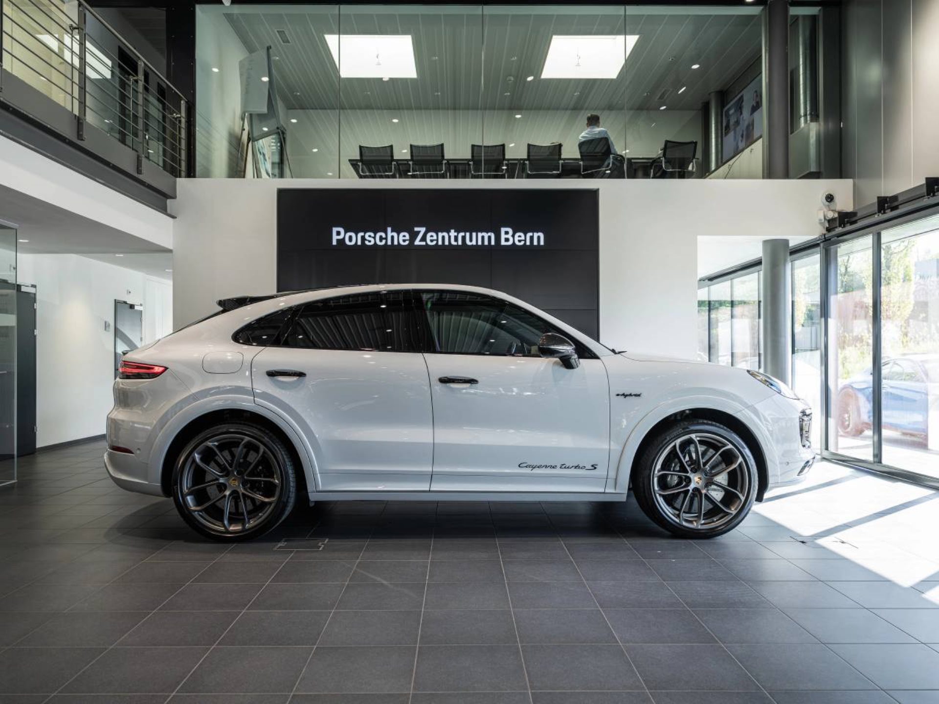 PORSCHE Cayenne Turbo S E-Hybrid Coupé-showroom-element-1