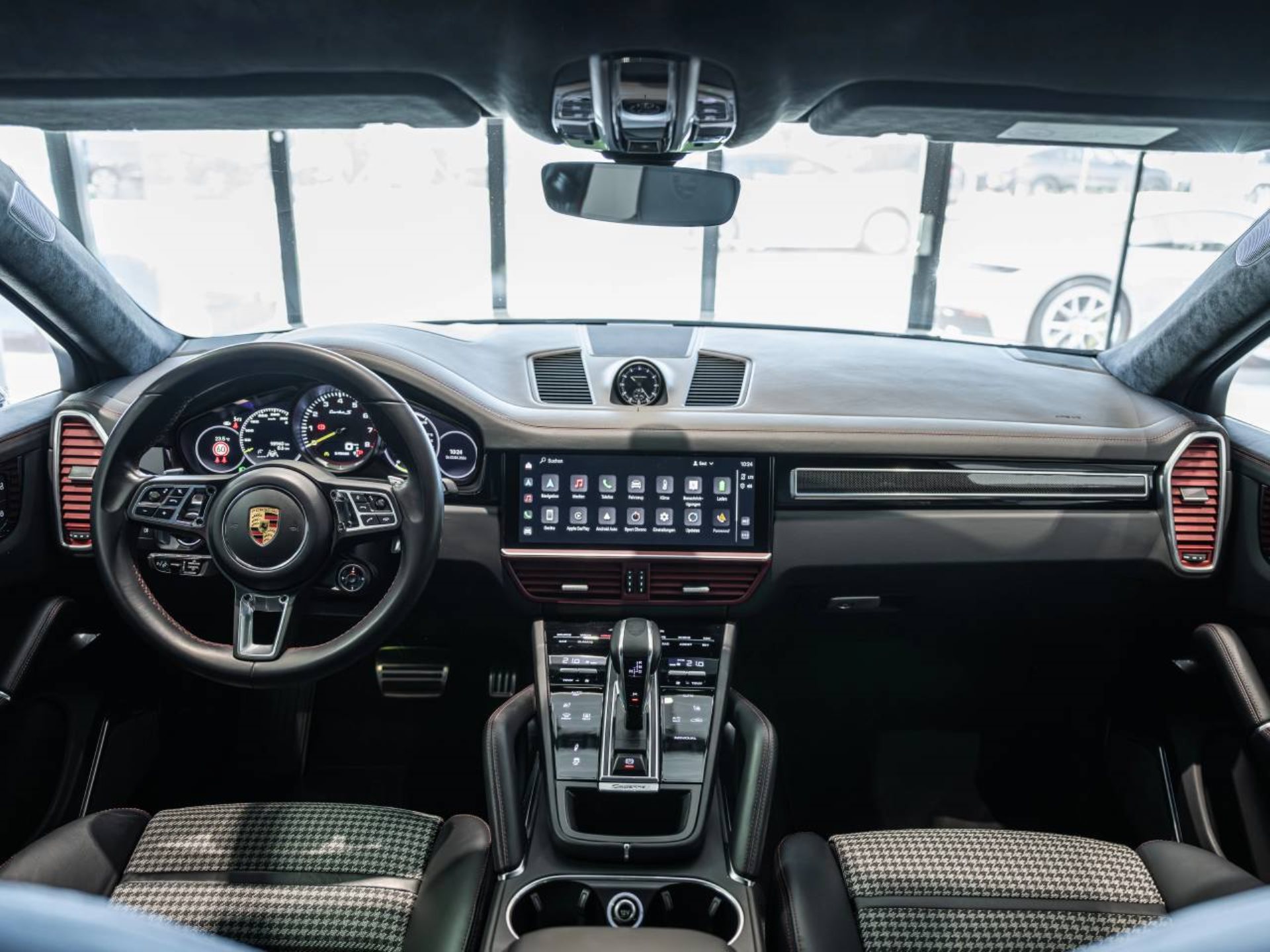 PORSCHE Cayenne Turbo S E-Hybrid Coupé-image-15
