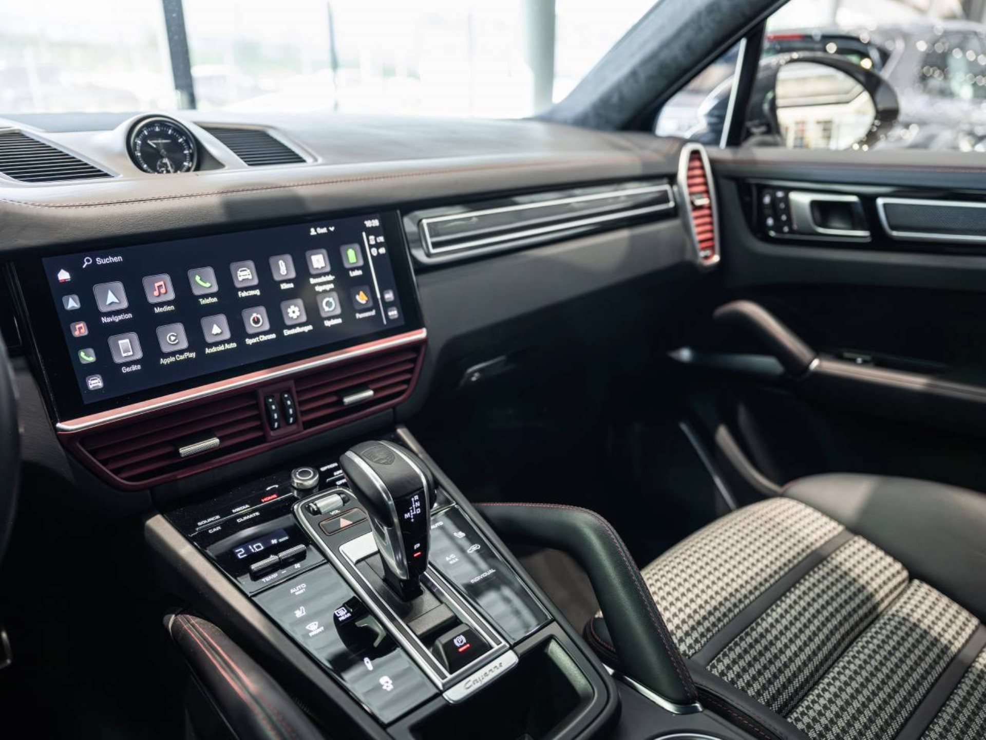 PORSCHE Cayenne Turbo S E-Hybrid Coupé-image-16