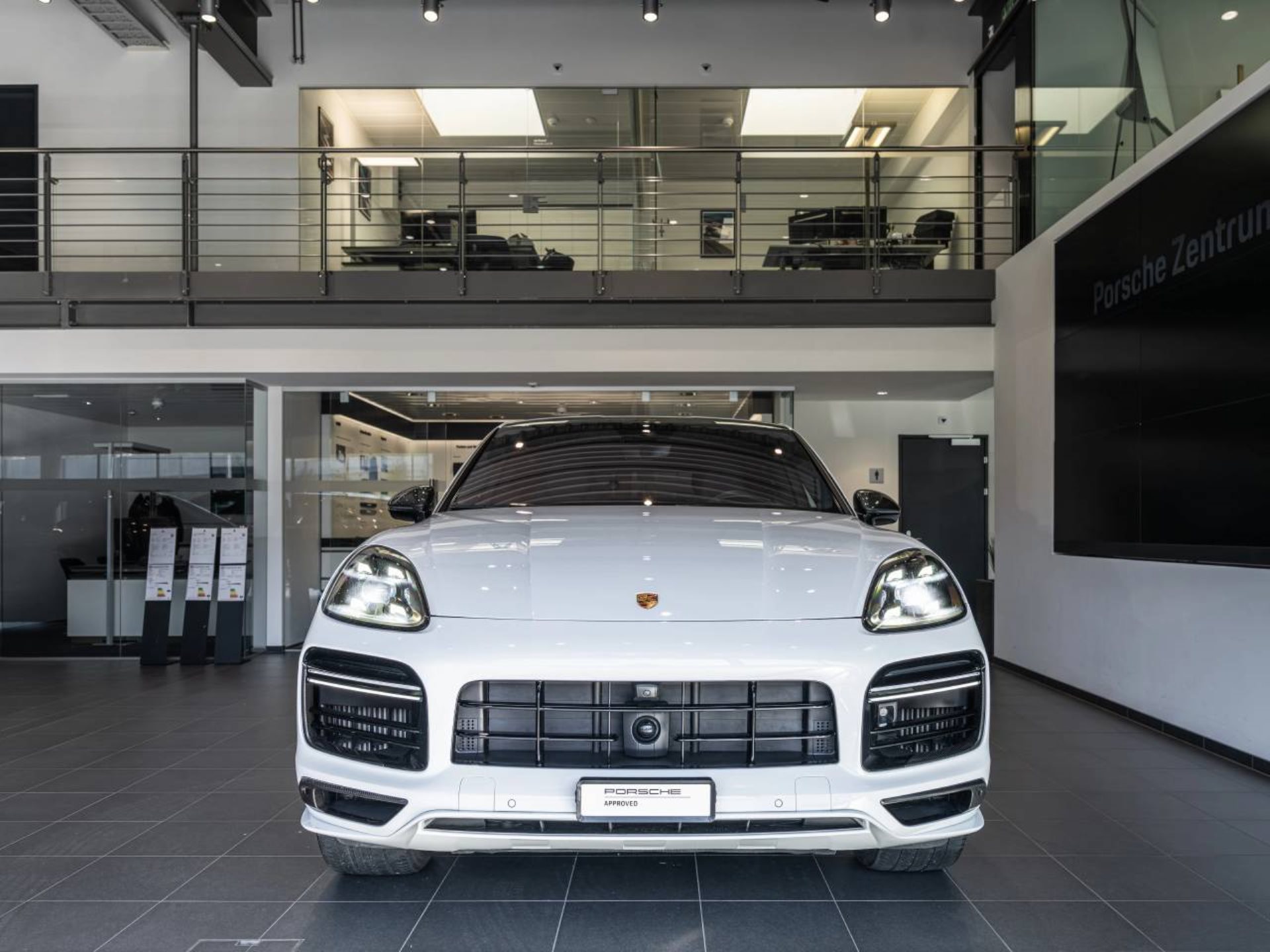 PORSCHE Cayenne Turbo S E-Hybrid Coupé-image-9