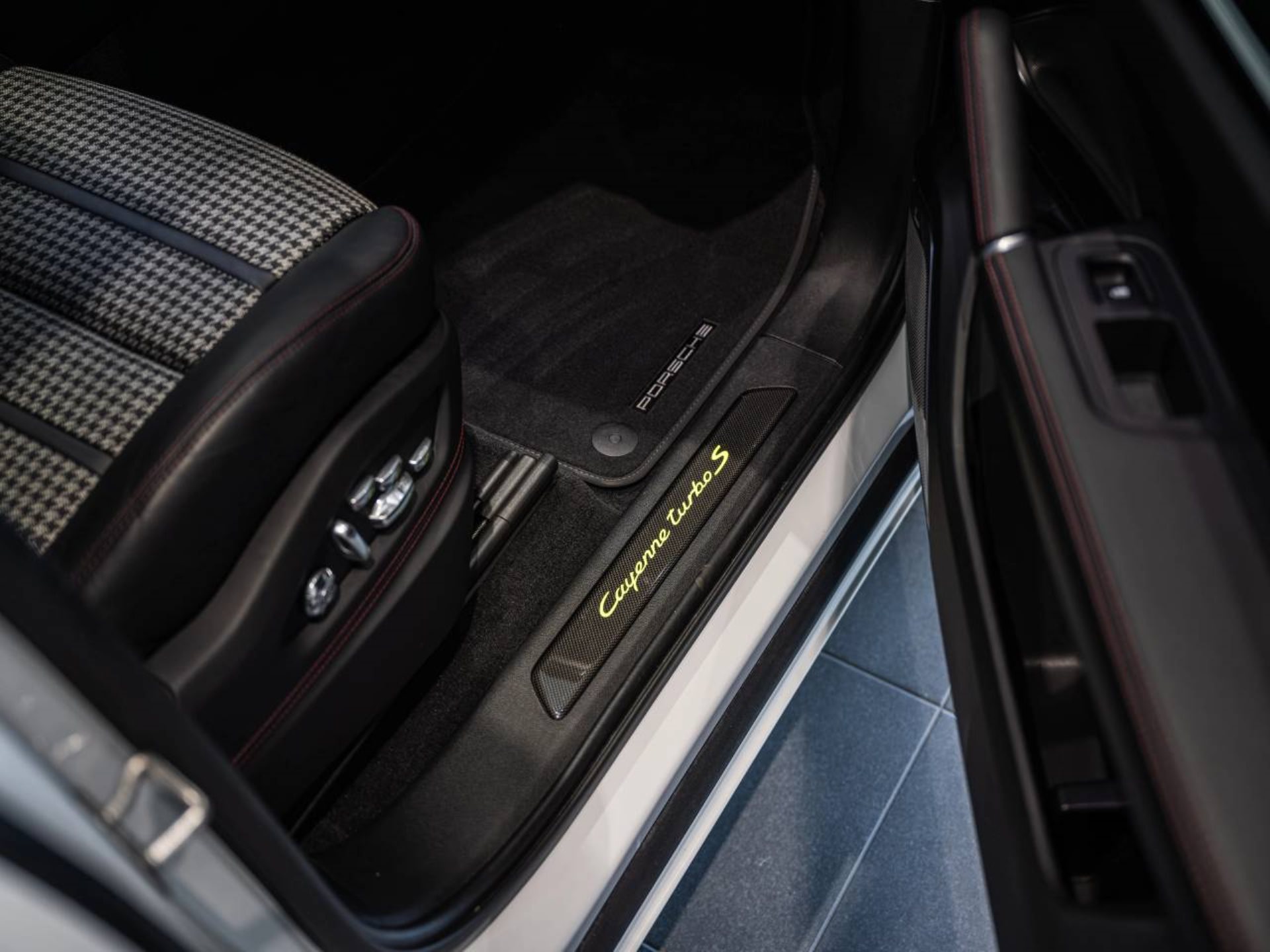 PORSCHE Cayenne Turbo S E-Hybrid Coupé-image-22