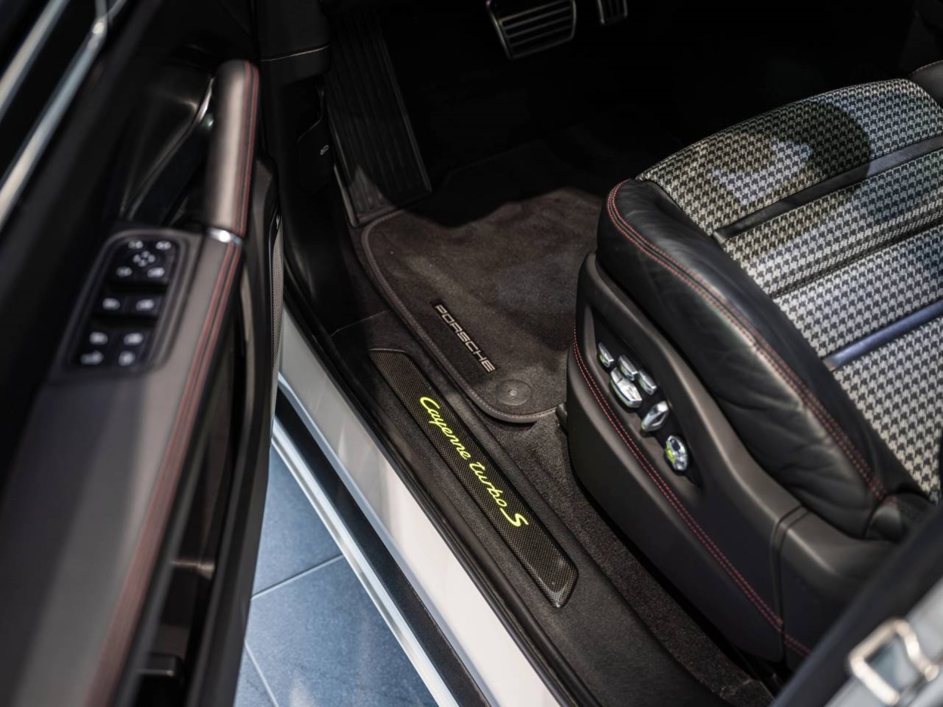 PORSCHE Cayenne Turbo S E-Hybrid Coupé-image-20