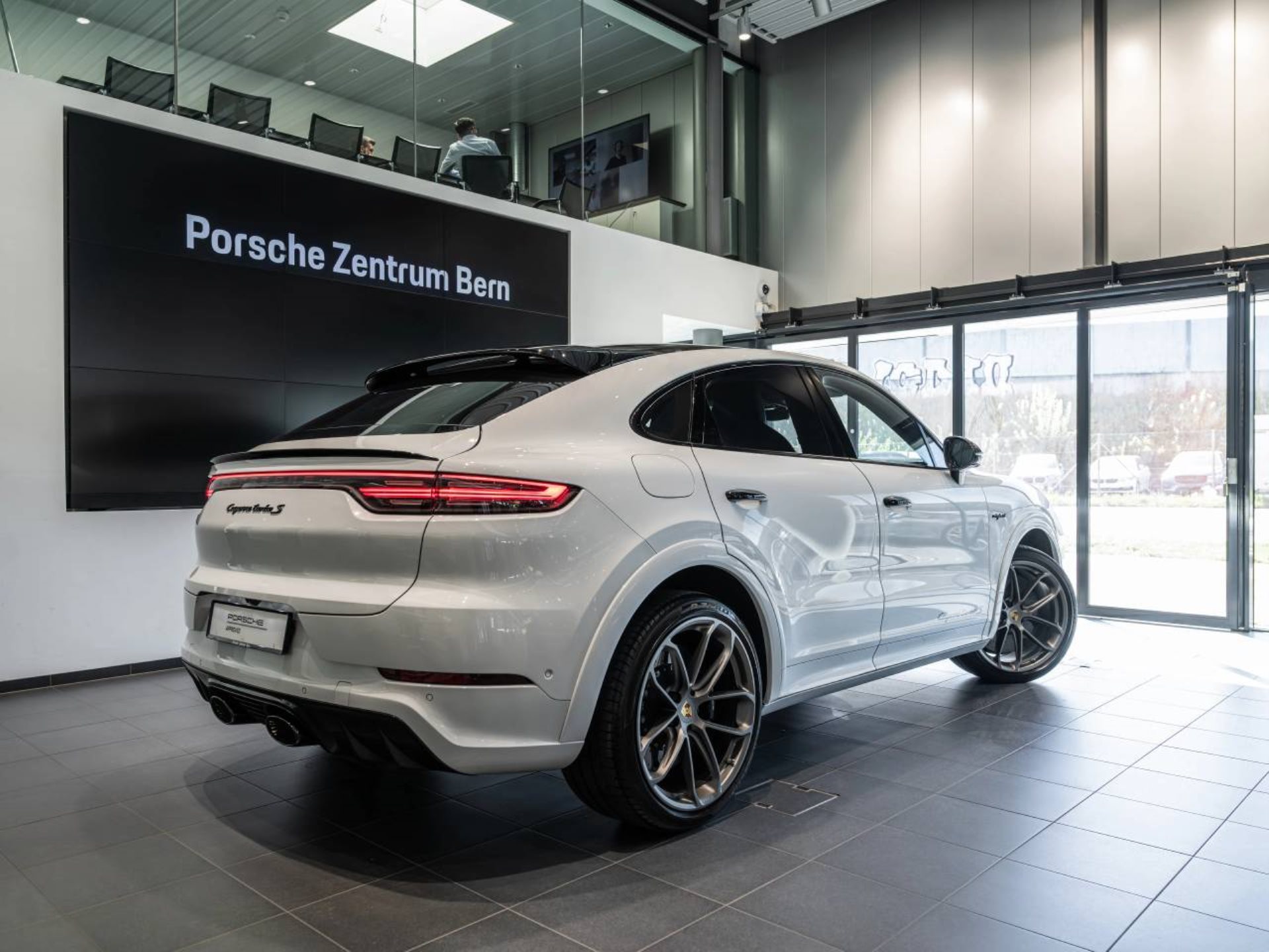 PORSCHE Cayenne Turbo S E-Hybrid Coupé-showroom-element-2