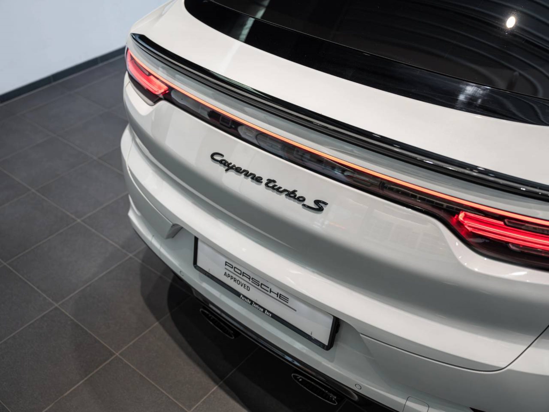 PORSCHE Cayenne Turbo S E-Hybrid Coupé-image-27