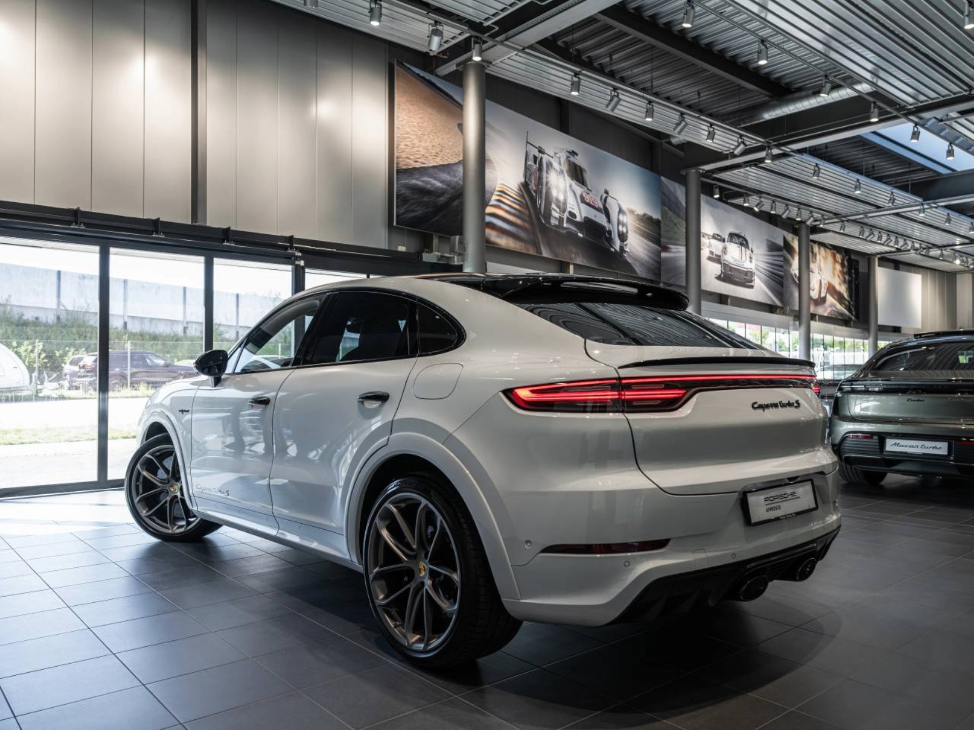 PORSCHE Cayenne Turbo S E-Hybrid Coupé-image-7