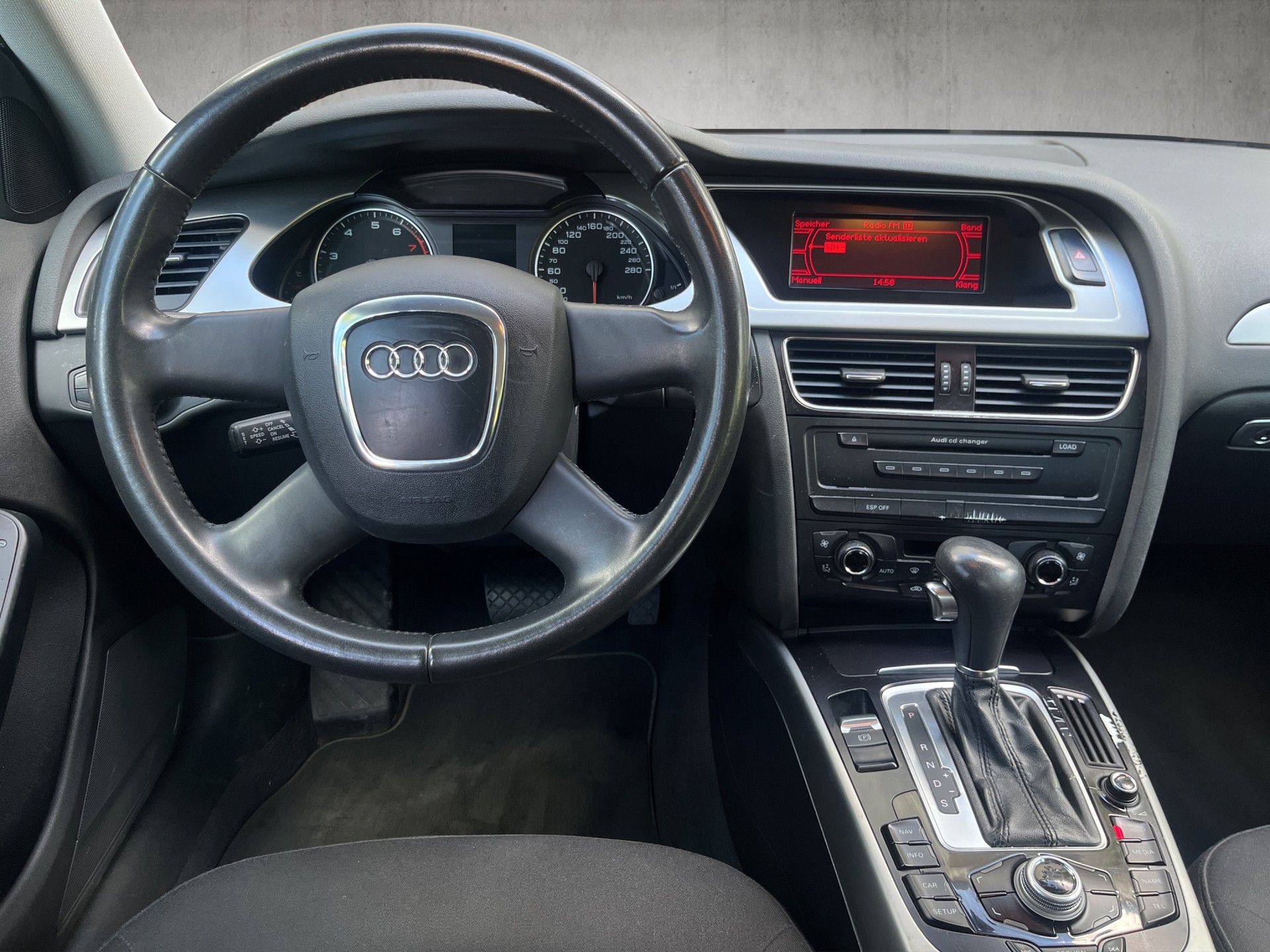 AUDI A4 Avant 1.8 TFSI multitronic-image-14