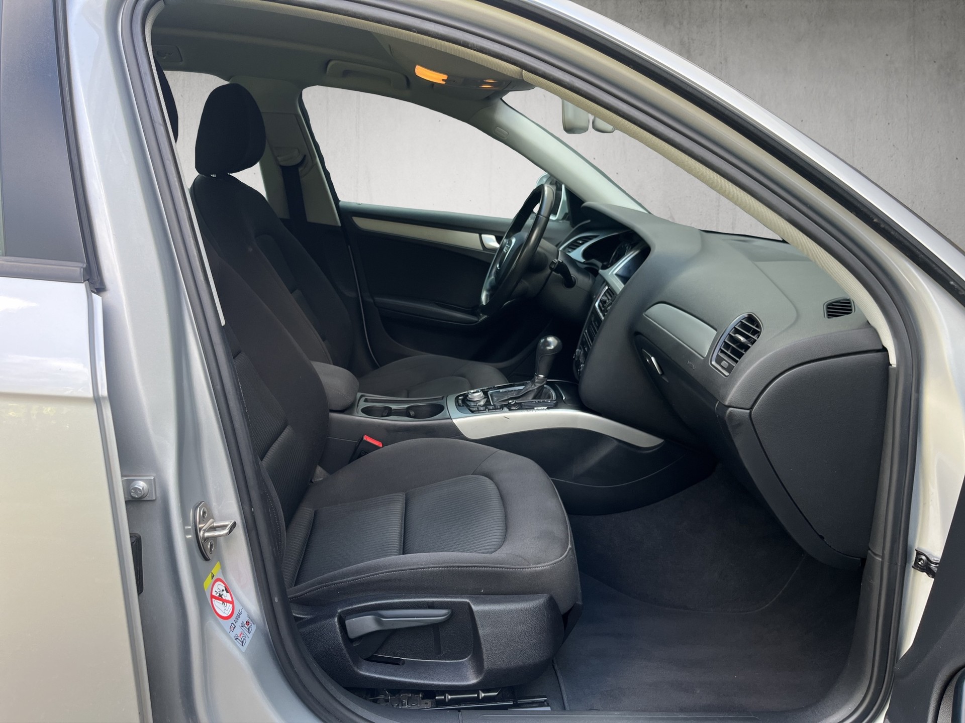AUDI A4 Avant 1.8 TFSI multitronic-image-9