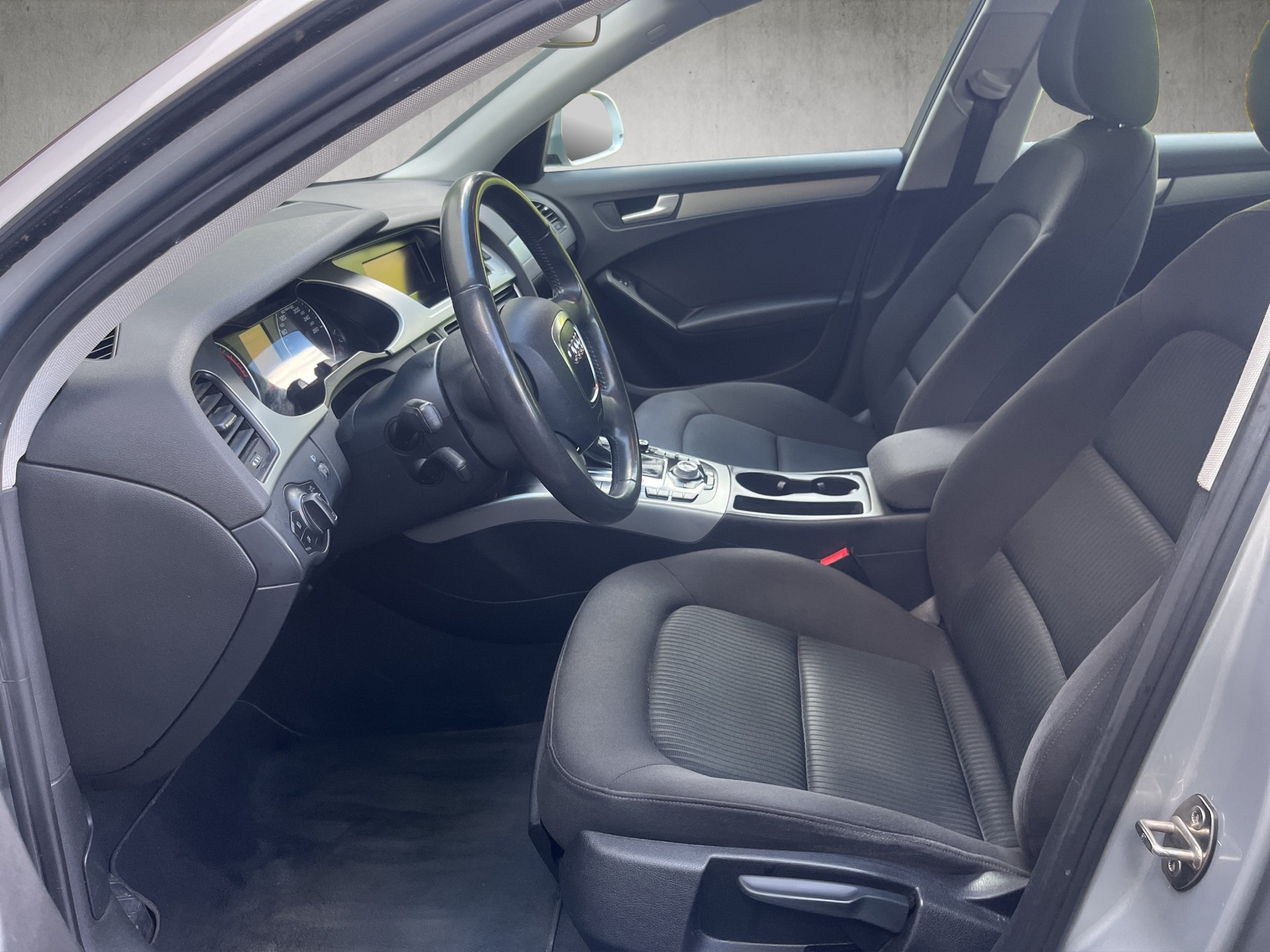 AUDI A4 Avant 1.8 TFSI multitronic-image-8