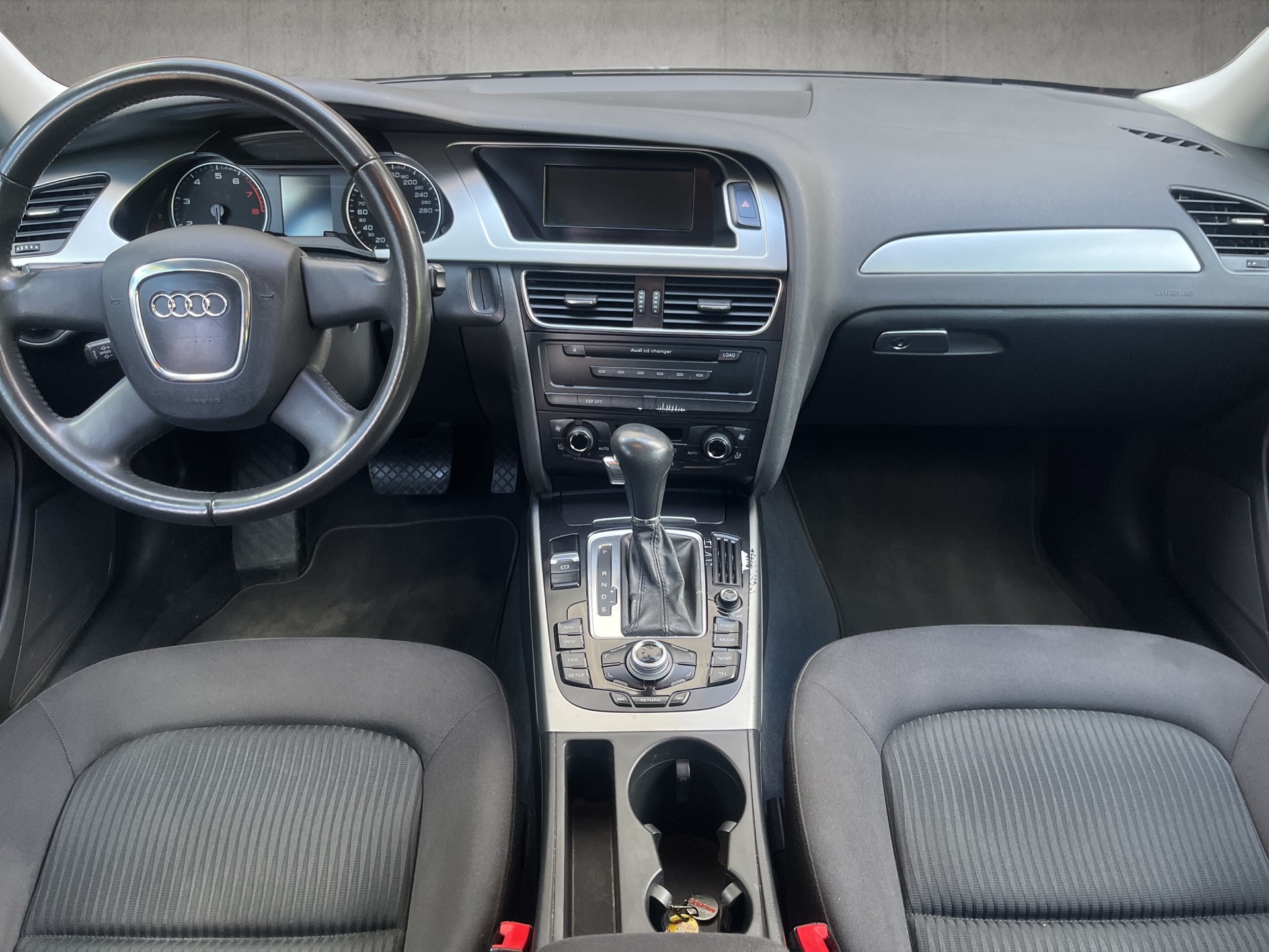 AUDI A4 Avant 1.8 TFSI multitronic-image-13