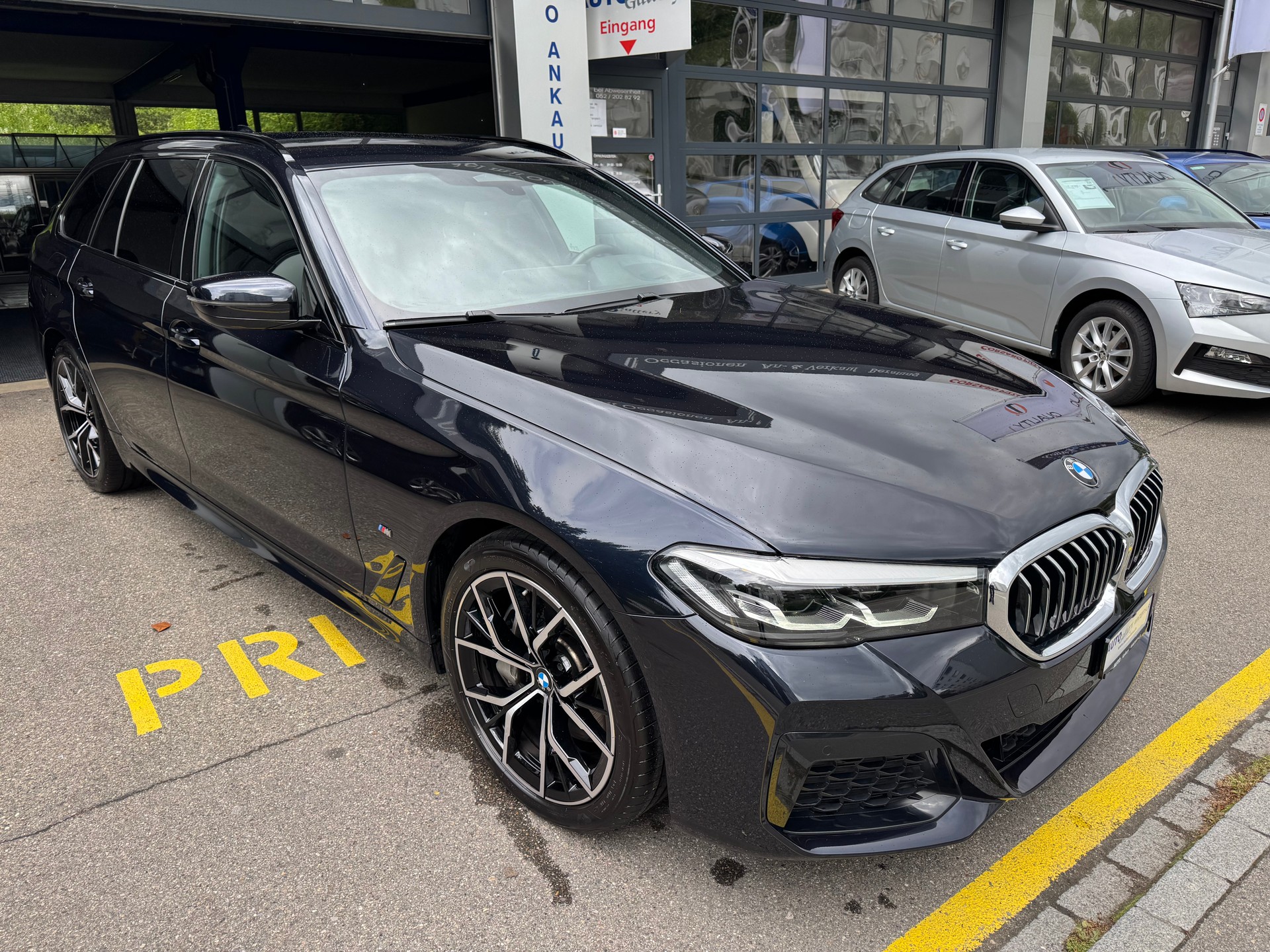 BMW 530d xDrive 48V Touring Pure M-Sport Steptronic-showroom-element-1
