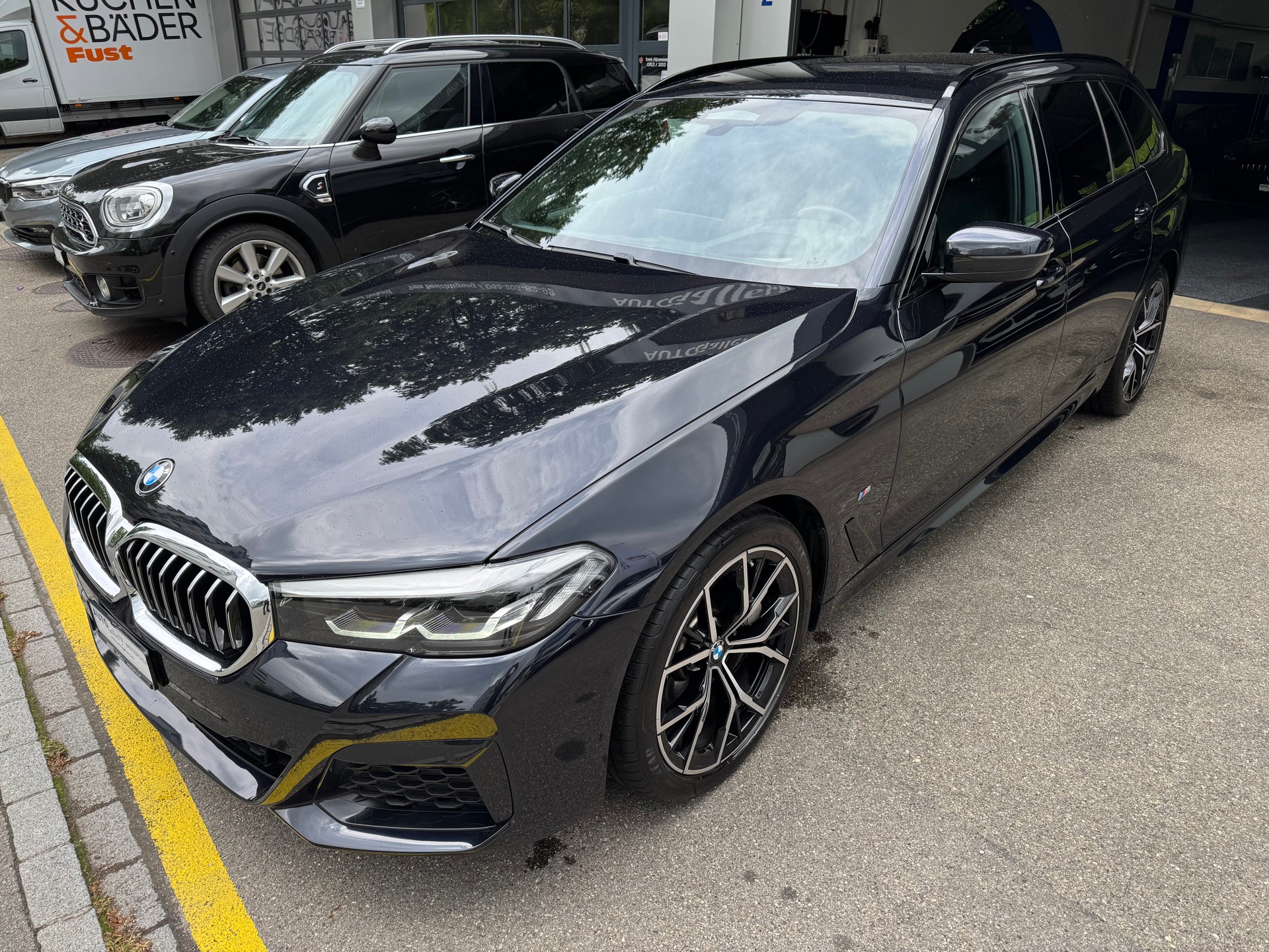 BMW 530d xDrive 48V Touring Pure M-Sport Steptronic-showroom-element-3