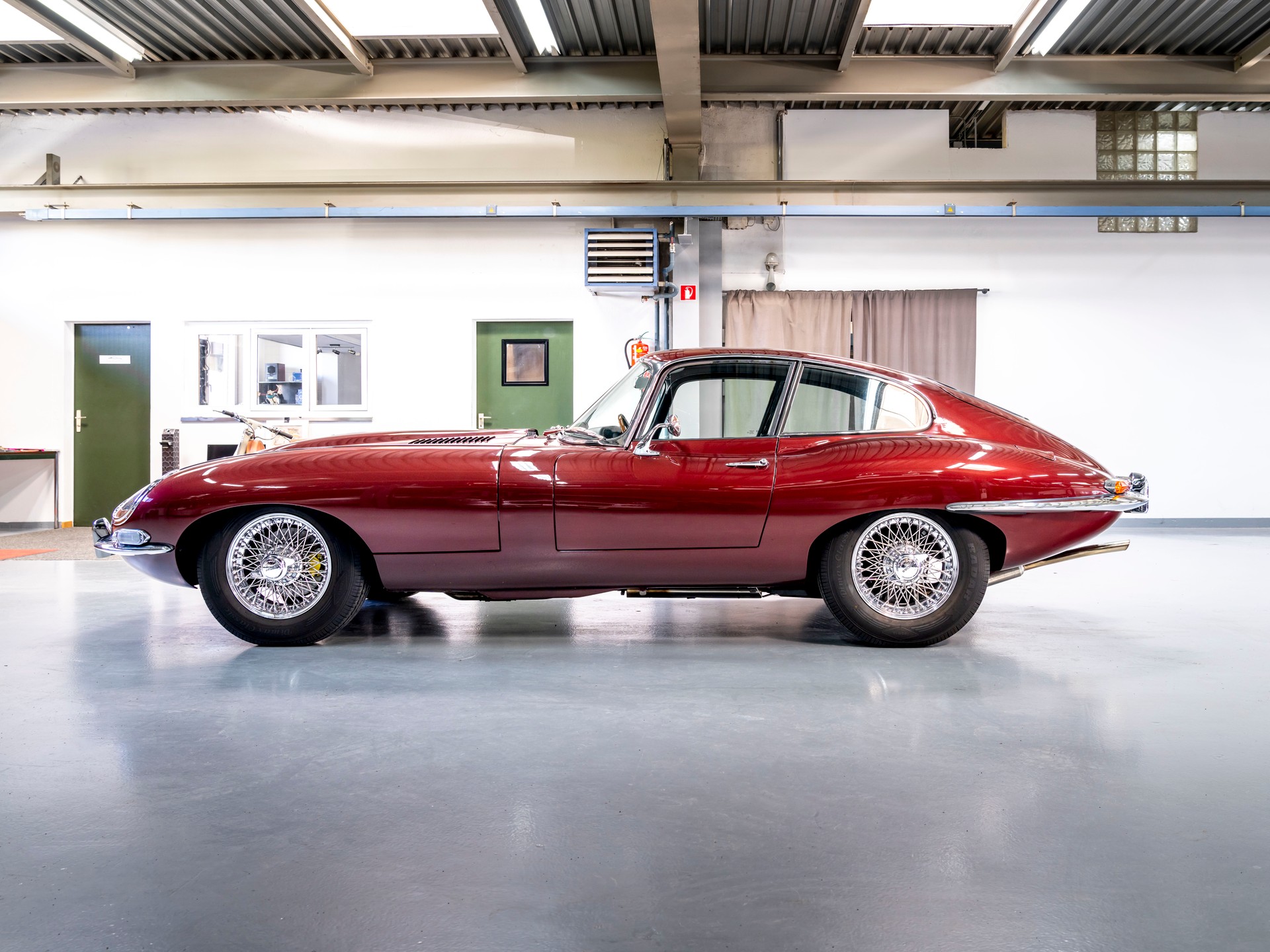 JAGUAR E TYPE 4.2 SERIE 1.5-showroom-element-3