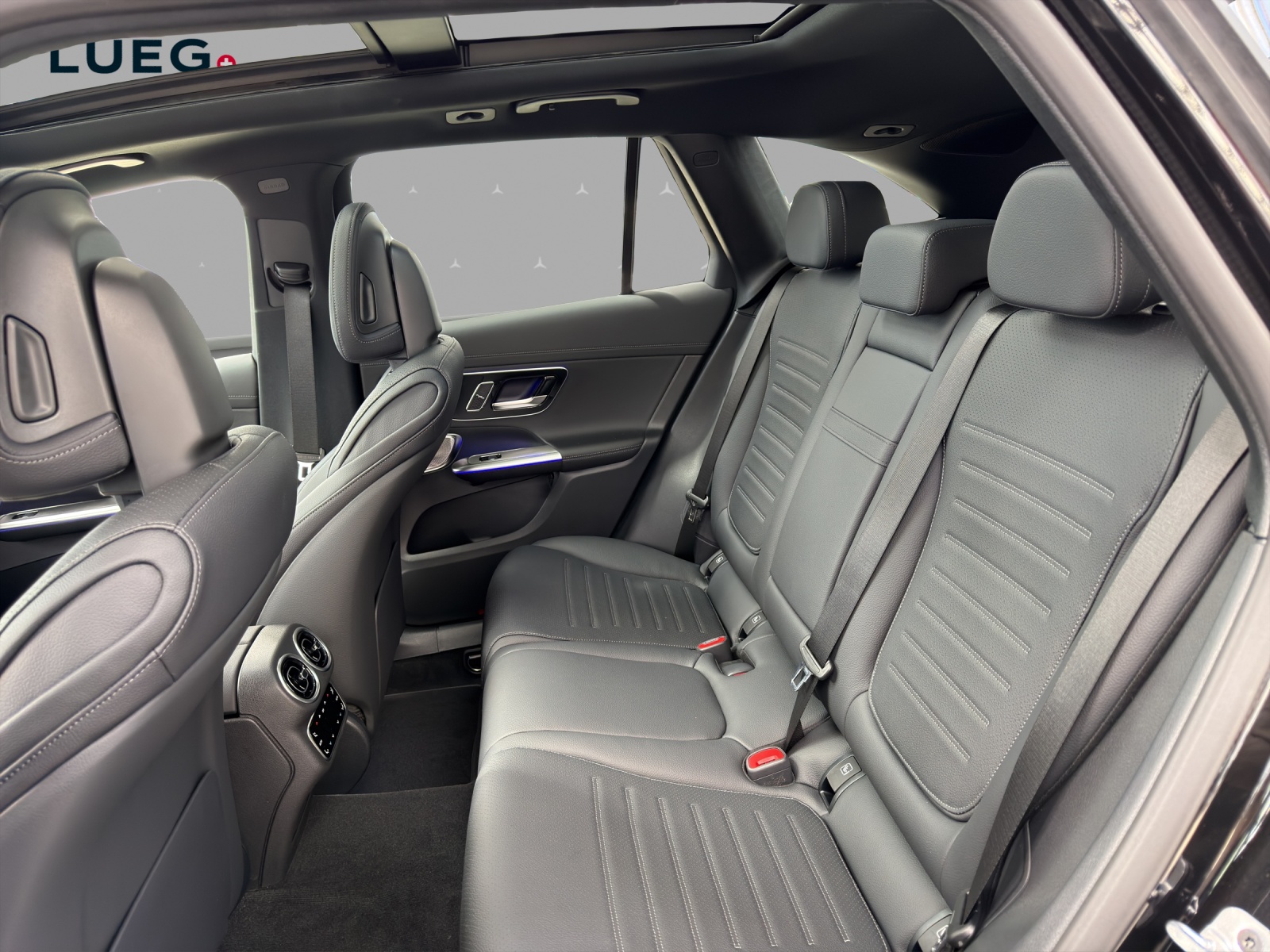 MERCEDES-BENZ GLC 300 4Matic 9G-Tronic-image-13