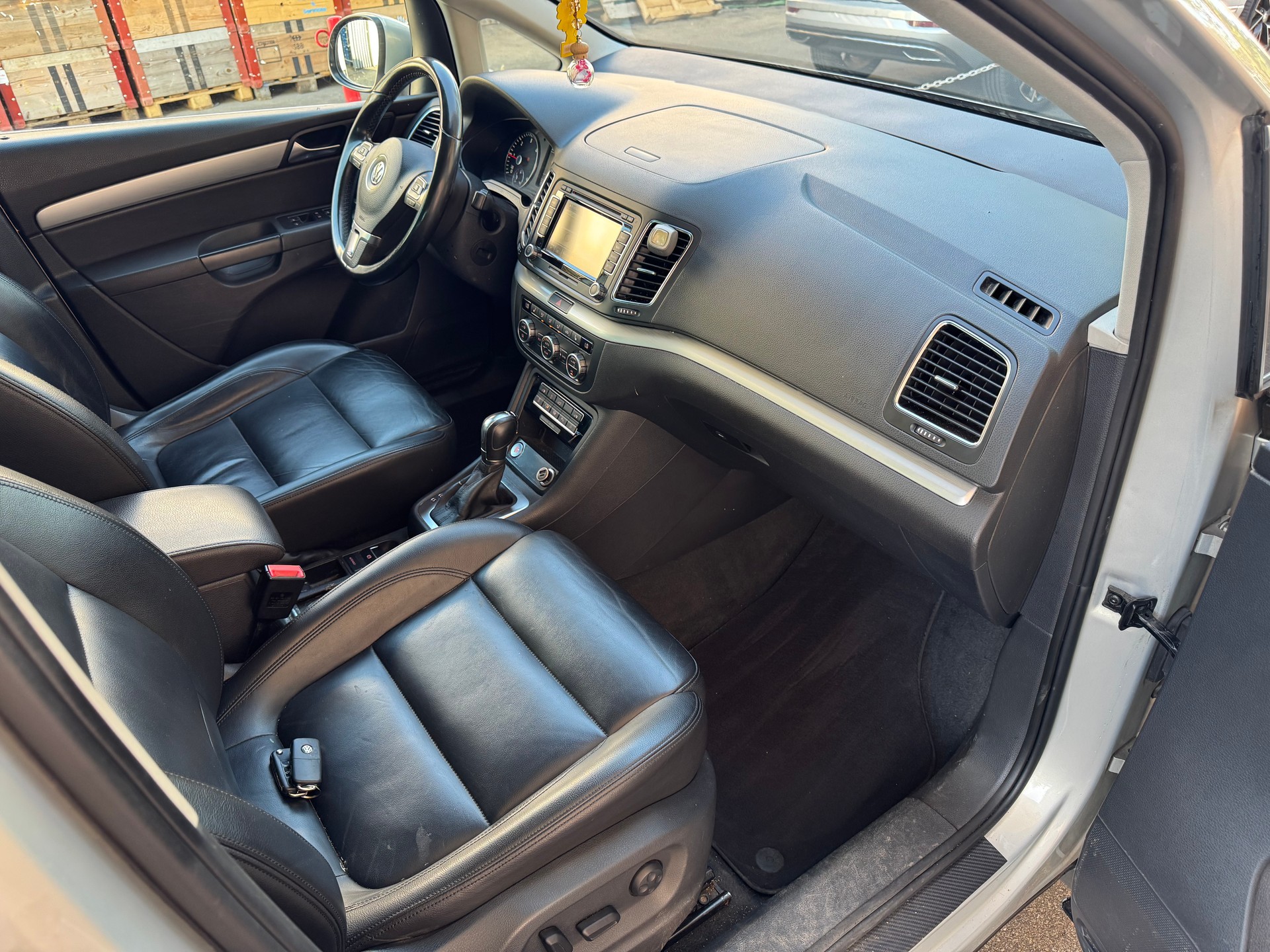 VW Sharan 2.0 TDI BlueMotion Technology Highline DSG 7 Sitze-image-9