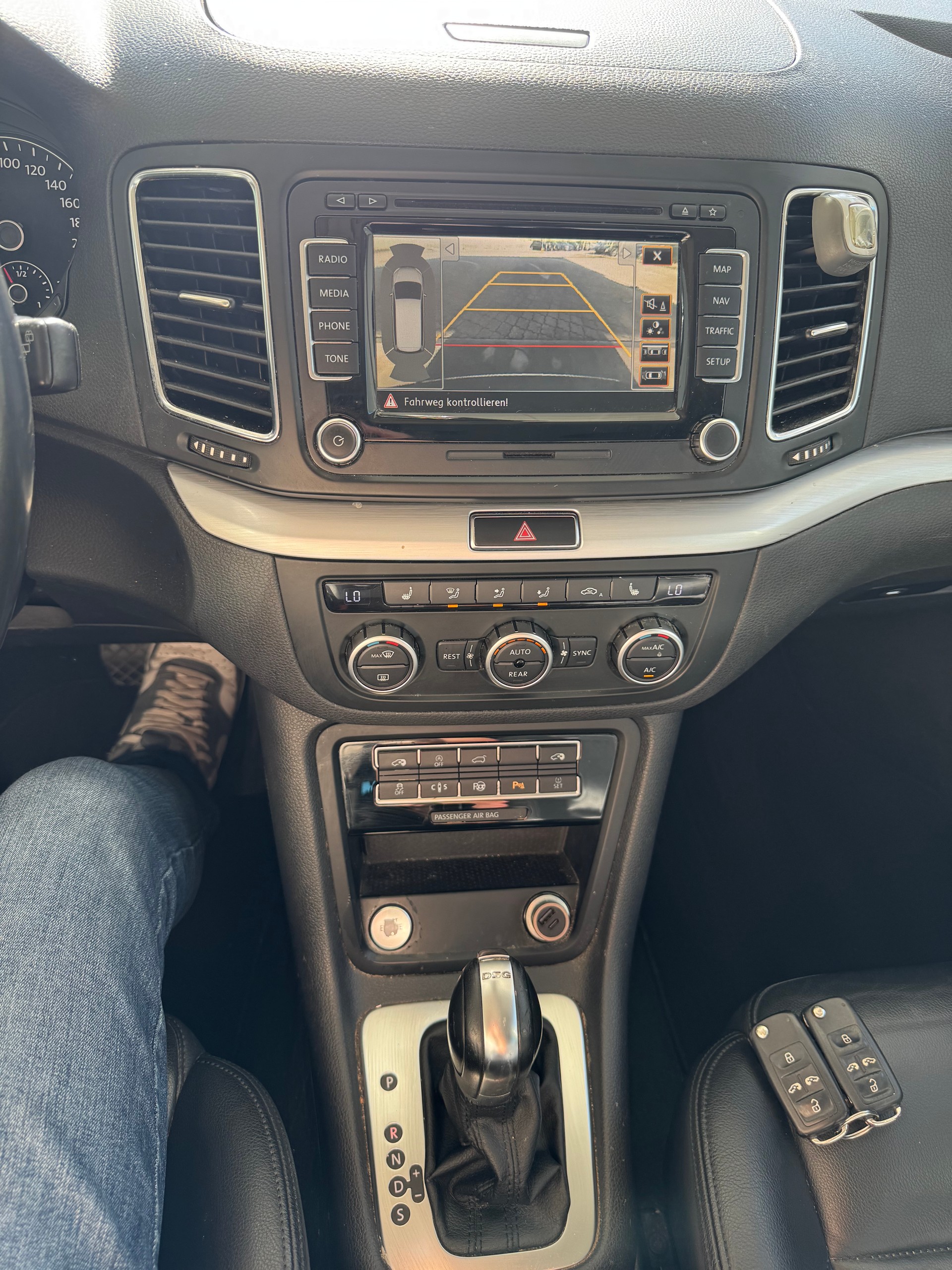 VW Sharan 2.0 TDI BlueMotion Technology Highline DSG 7 Sitze-image-14