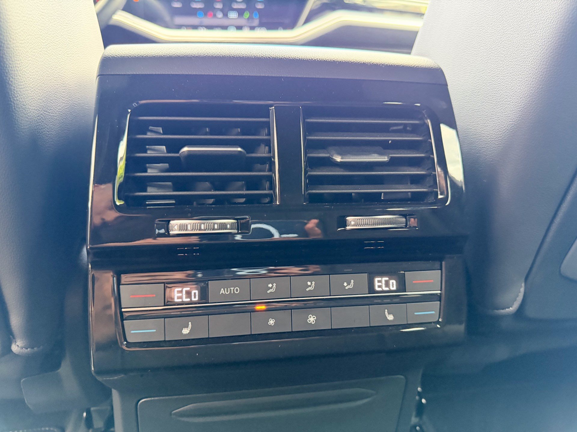 VW Touareg 3.0 TDI 4Motion R-Line *** TOPAUSSTATTUNG ZUM UNSCHLAGBAREN PREIS ***-image-26