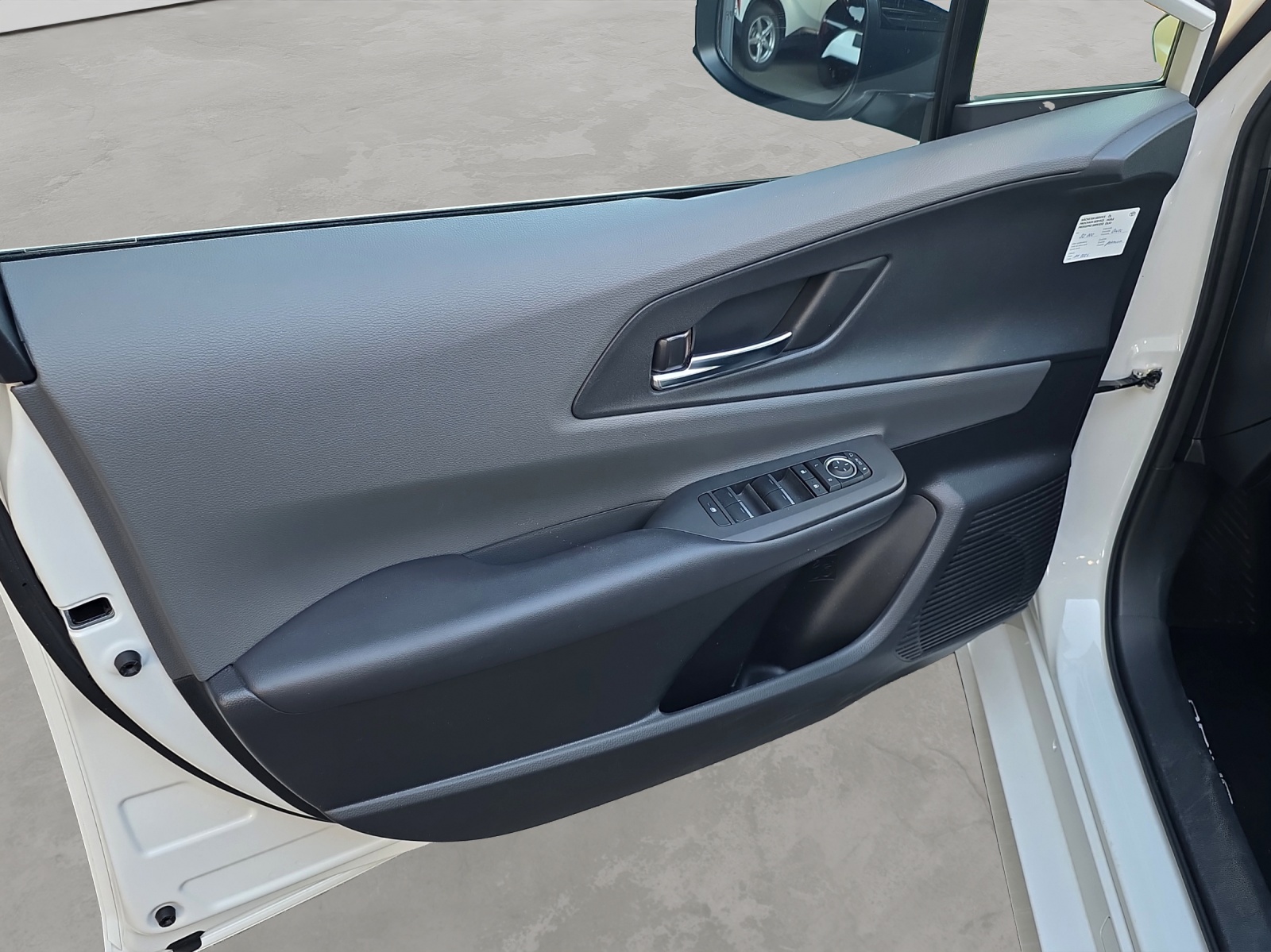 TOYOTA Prius 2.0 Plug-In-Hybrid Style-image-11
