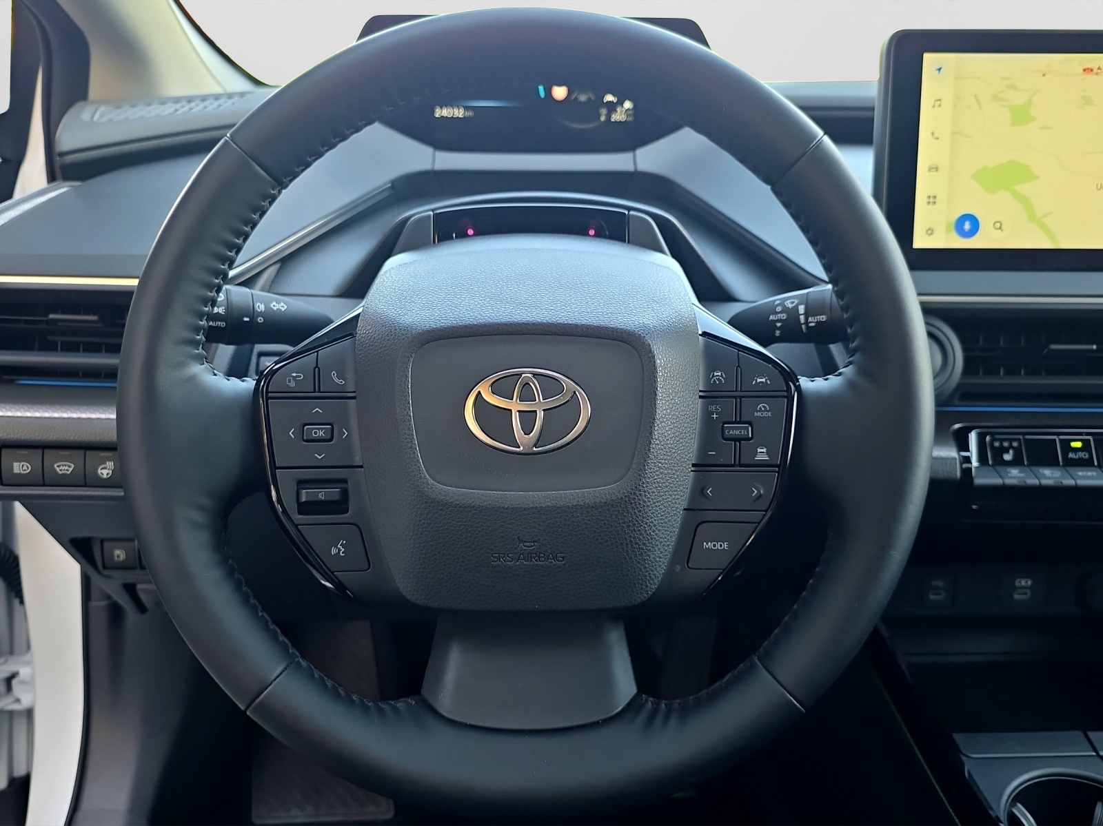 TOYOTA Prius 2.0 Plug-In-Hybrid Style-image-9