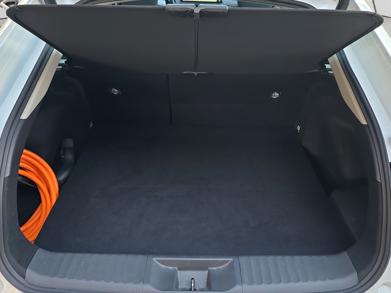 TOYOTA Prius 2.0 Plug-In-Hybrid Style-image-14