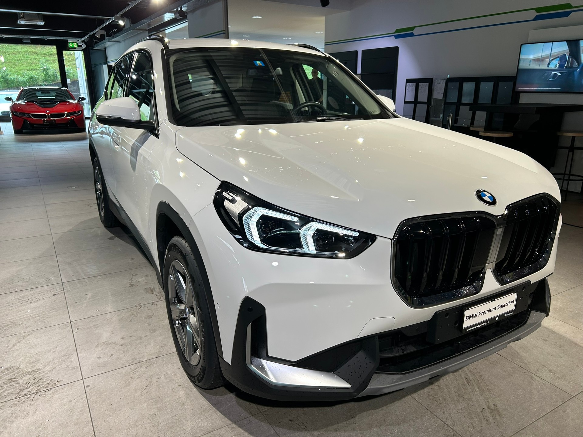 BMW X1 xDrive 23d 48V-showroom-element-3